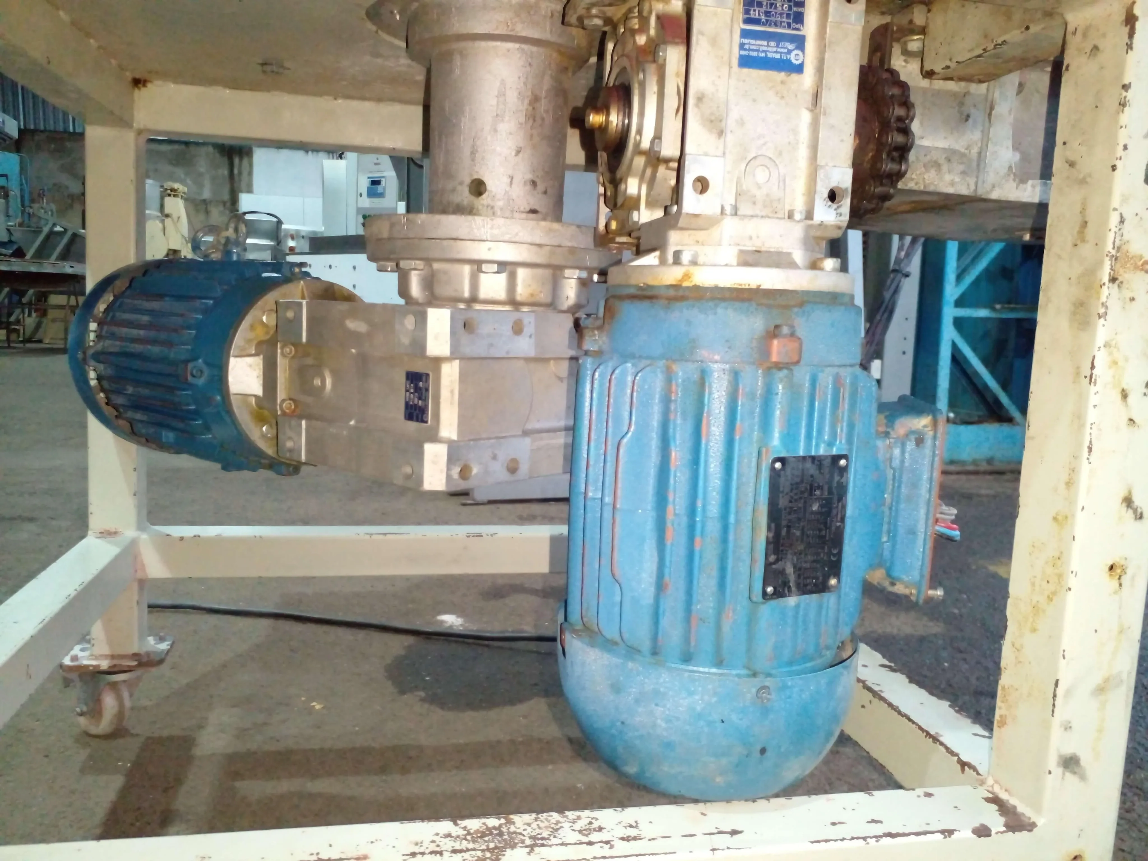 compactadeira-com-masseira-continua-capacidade-150-kg-h-marca-braslaer