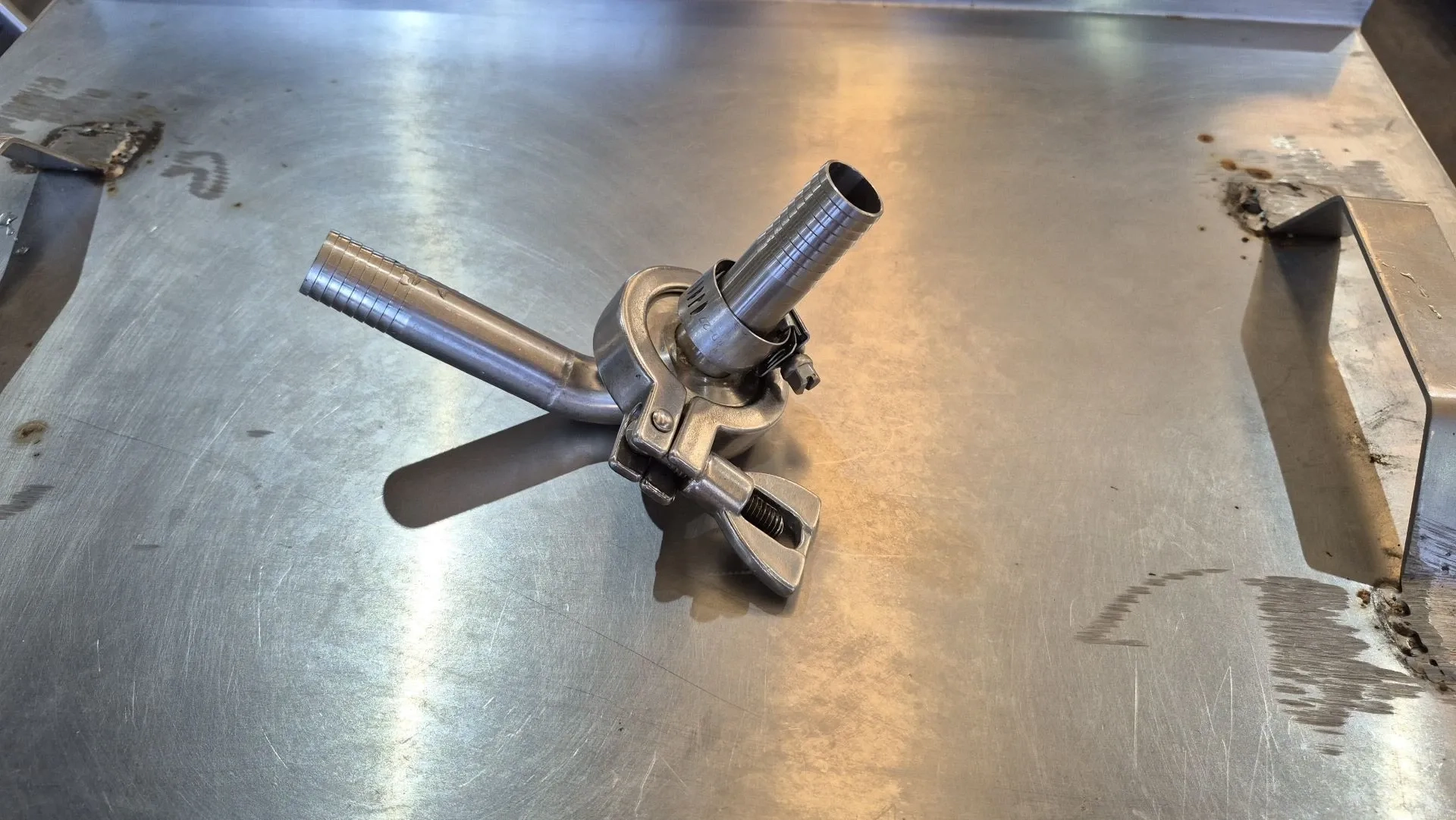 cortadora-e-recheadora-de-pao-de-alho-baguete-e-bolinha-marca-maquinas-dom