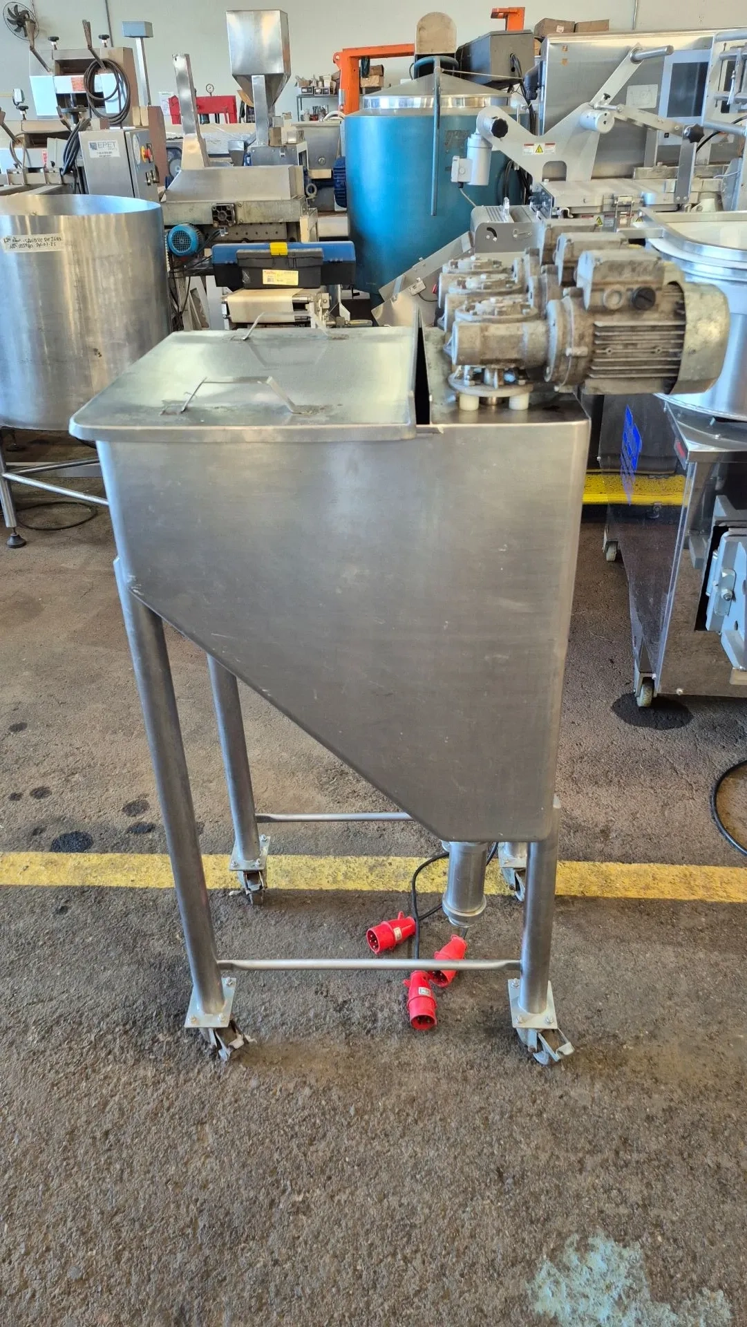 cortadora-e-recheadora-de-pao-de-alho-baguete-e-bolinha-marca-maquinas-dom