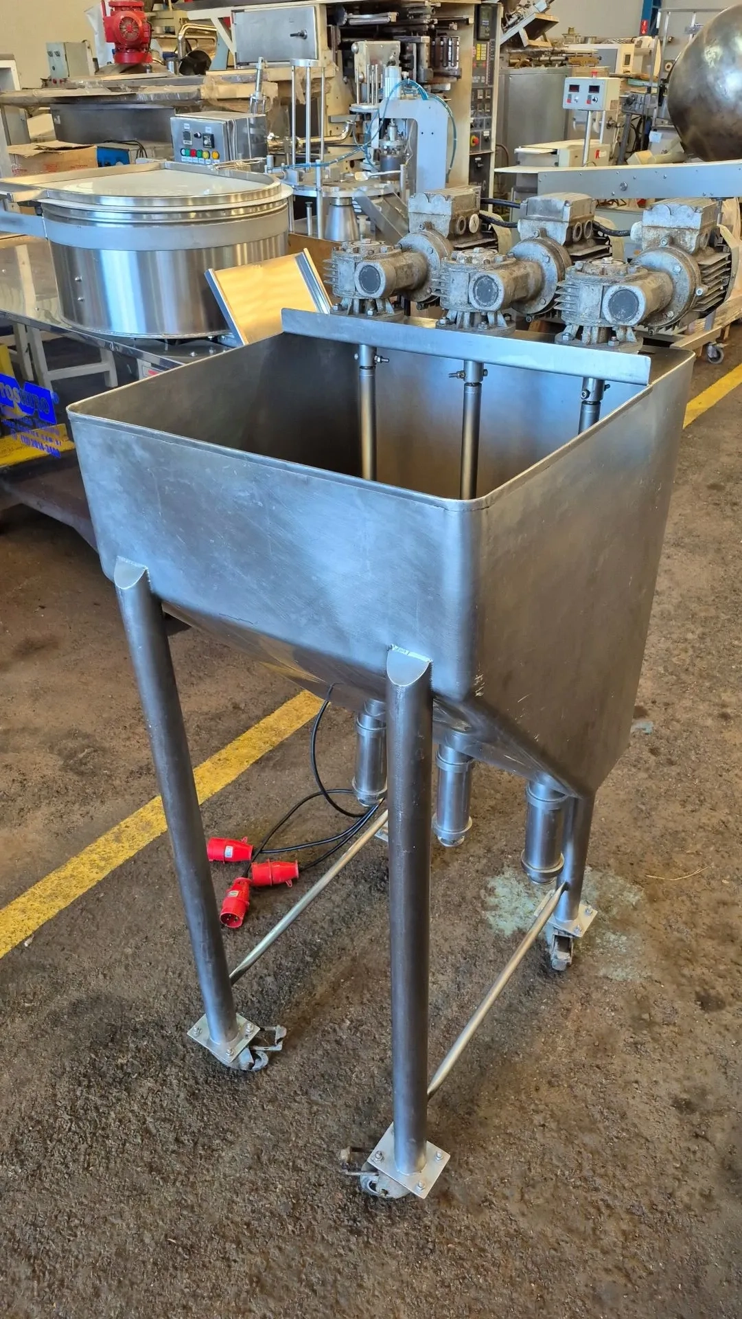 cortadora-e-recheadora-de-pao-de-alho-baguete-e-bolinha-marca-maquinas-dom