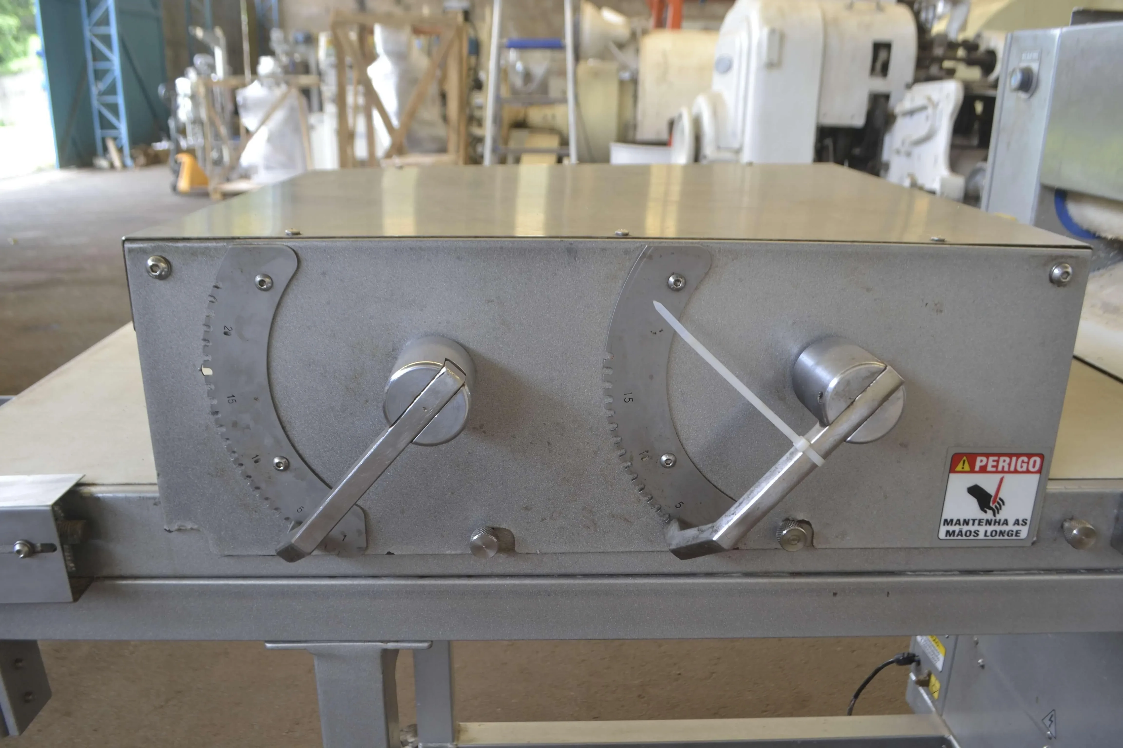 modeladora-alongadora-6-mil-unidades-hora-marca-pratica-klimaquip