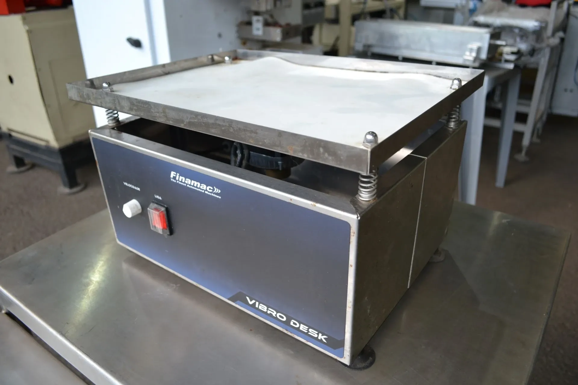 mesa-vibratoria-para-chocolate-marca-finamac