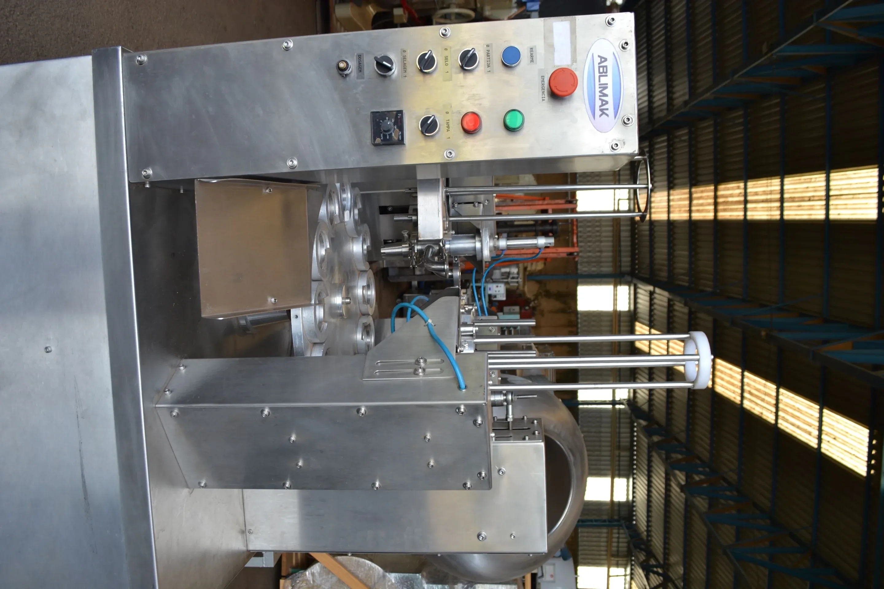 envasadora-automatica-para-potes-plasticos-e-de-vidro-com-fechamento-automatico-marca-ablimak