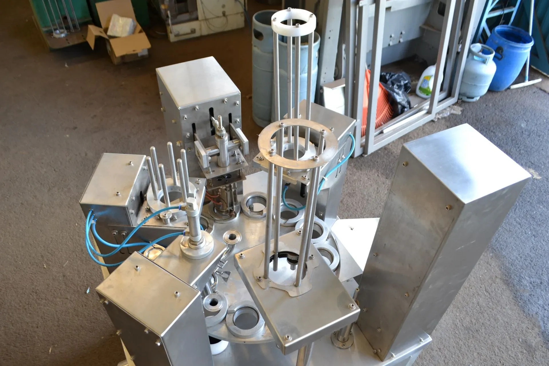 envasadora-automatica-para-potes-plasticos-e-de-vidro-com-fechamento-automatico-marca-ablimak