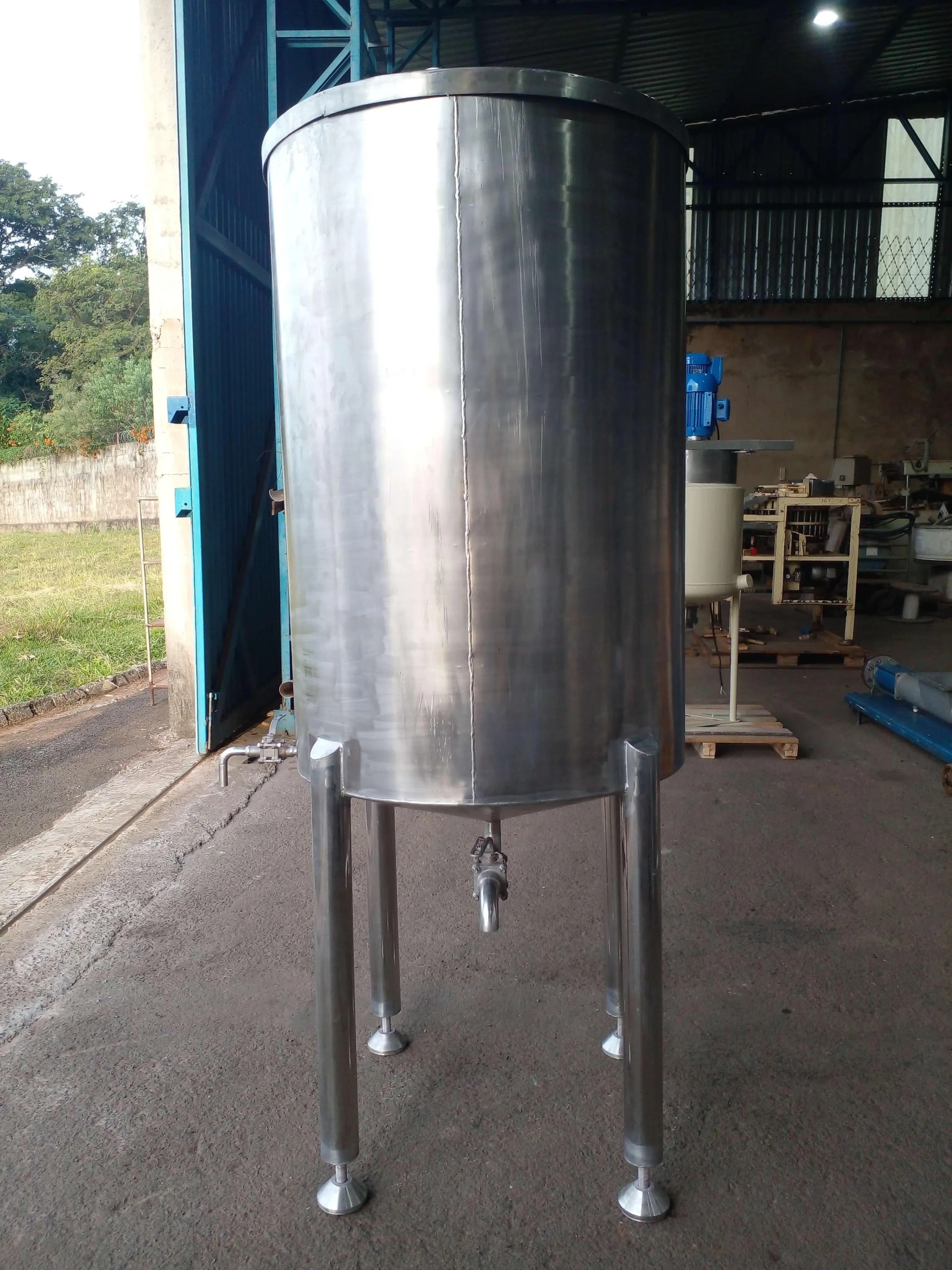 tanque-armazen-inox-cap-850-lts