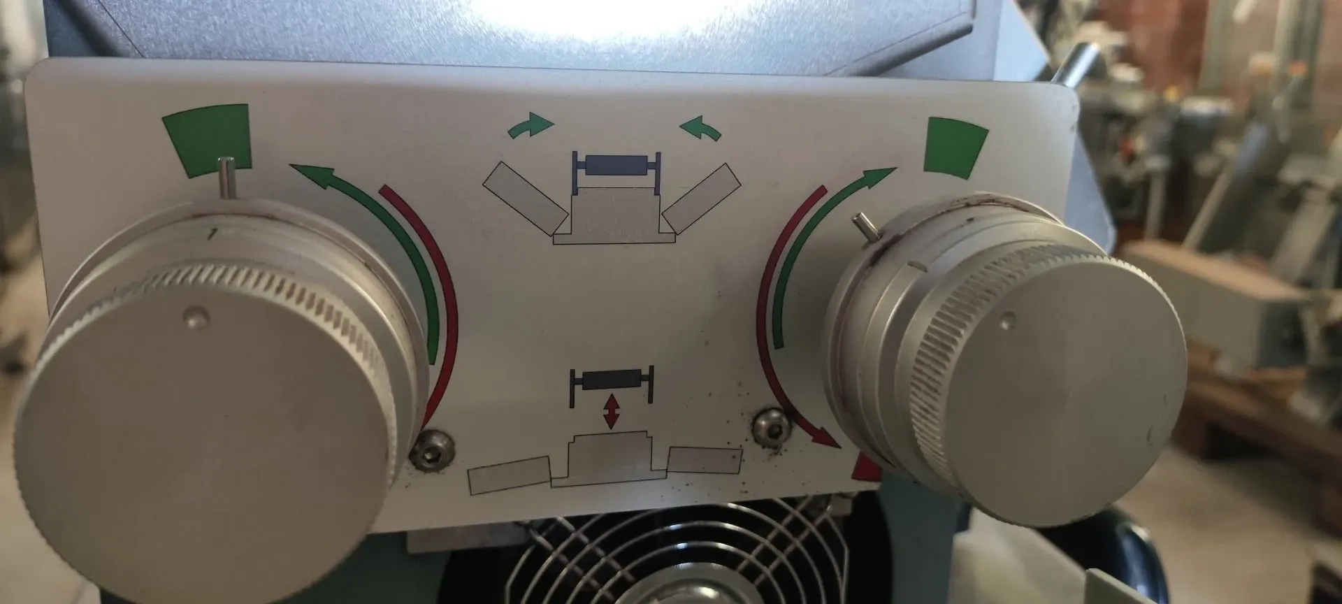 tri-cilindro-refinador-de-rolos-de-bancada-marca-exakt