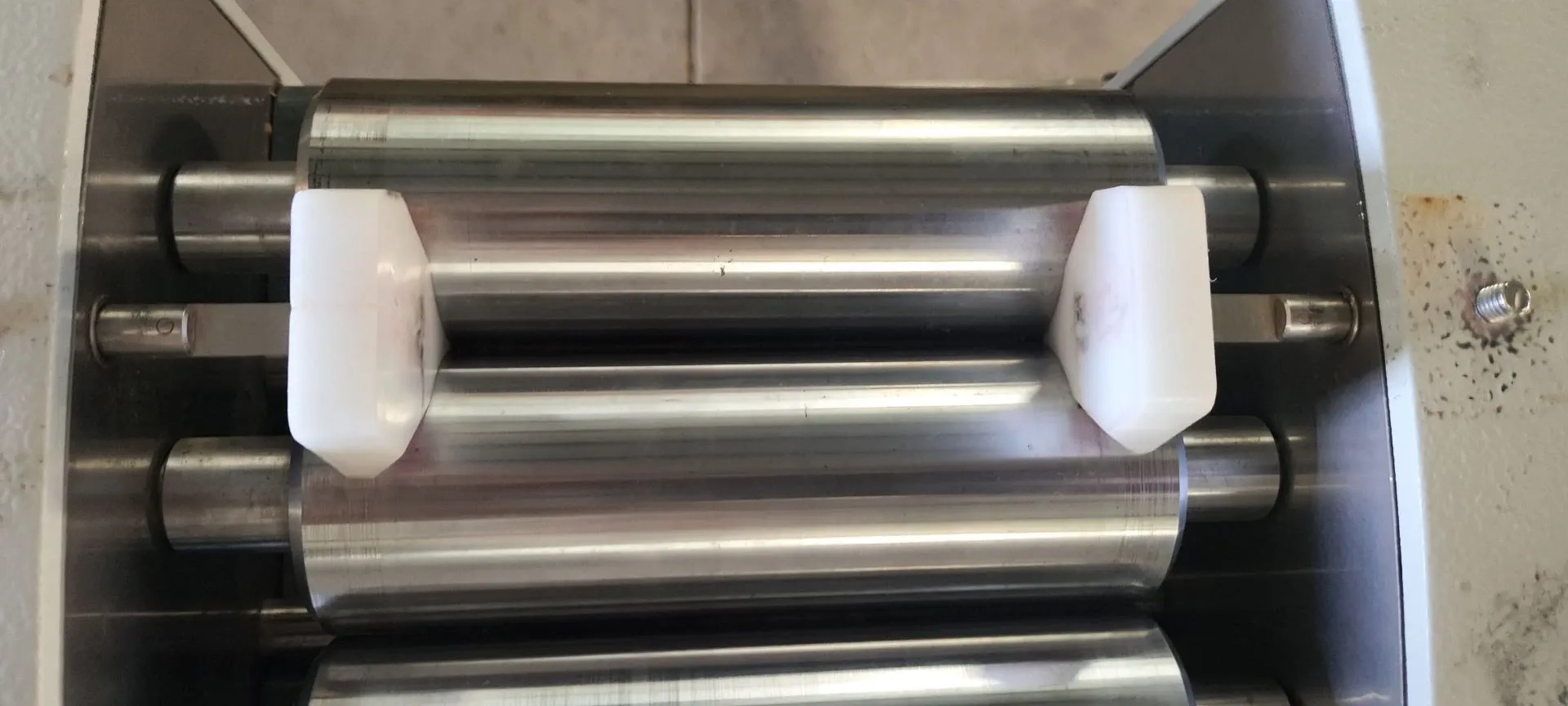 tri-cilindro-refinador-de-rolos-de-bancada-marca-exakt