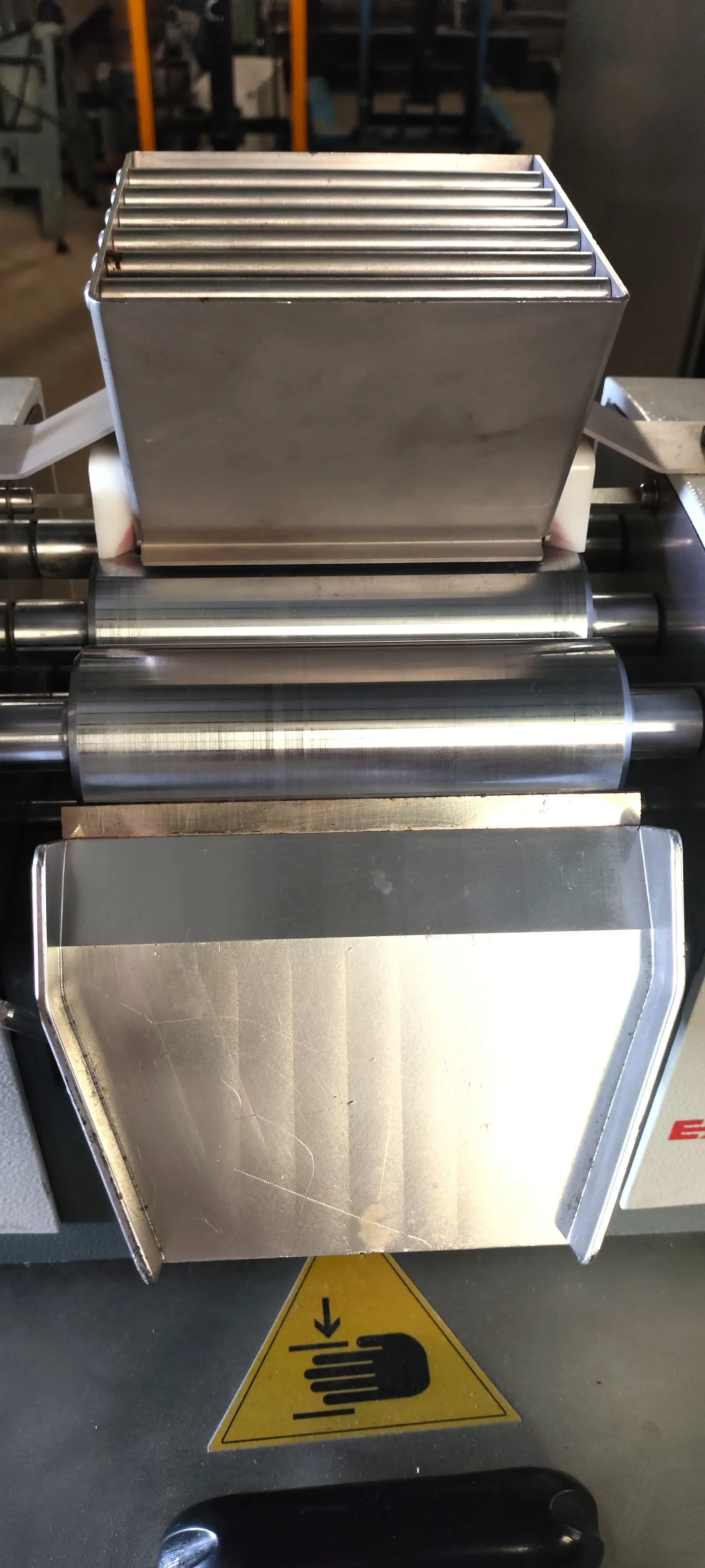 tri-cilindro-refinador-de-rolos-de-bancada-marca-exakt