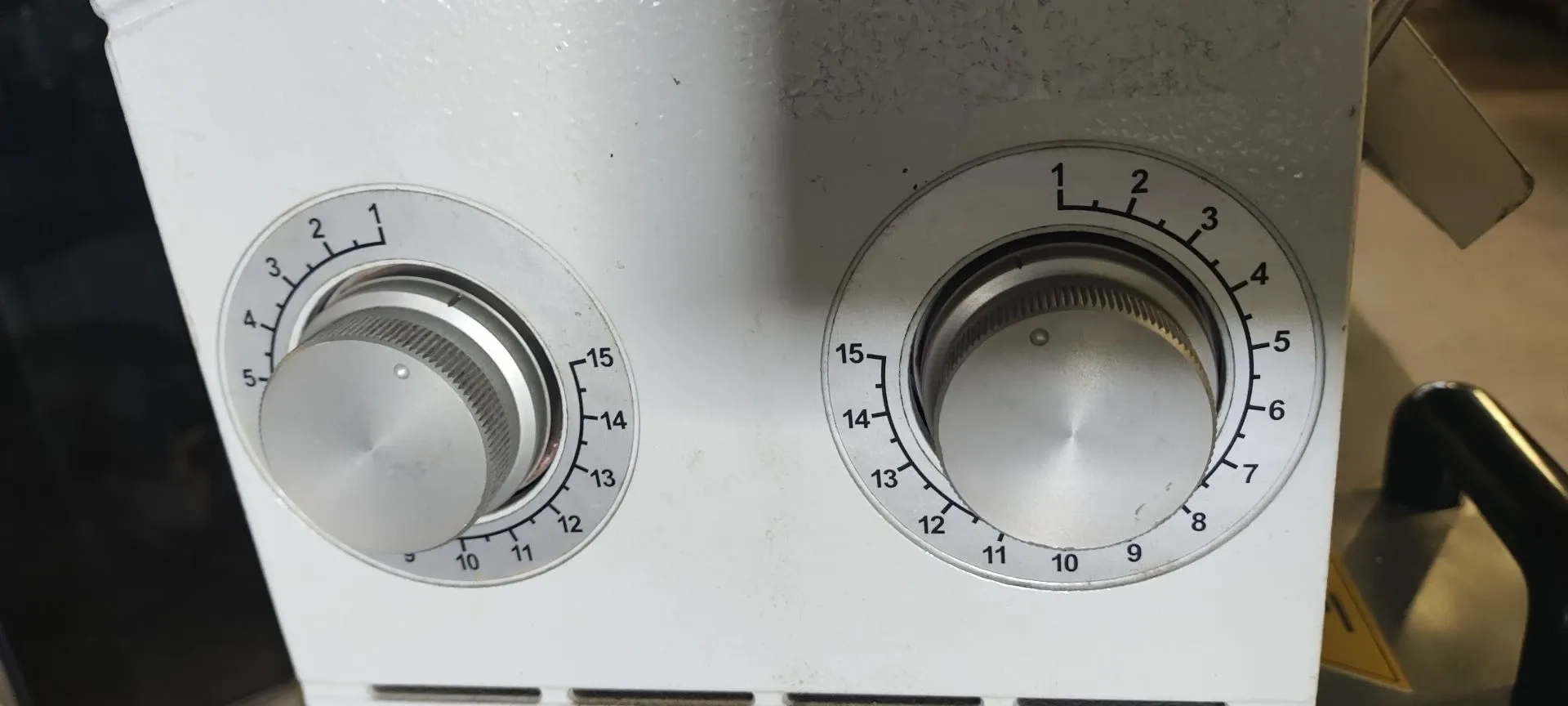 tri-cilindro-refinador-de-rolos-de-bancada-marca-exakt