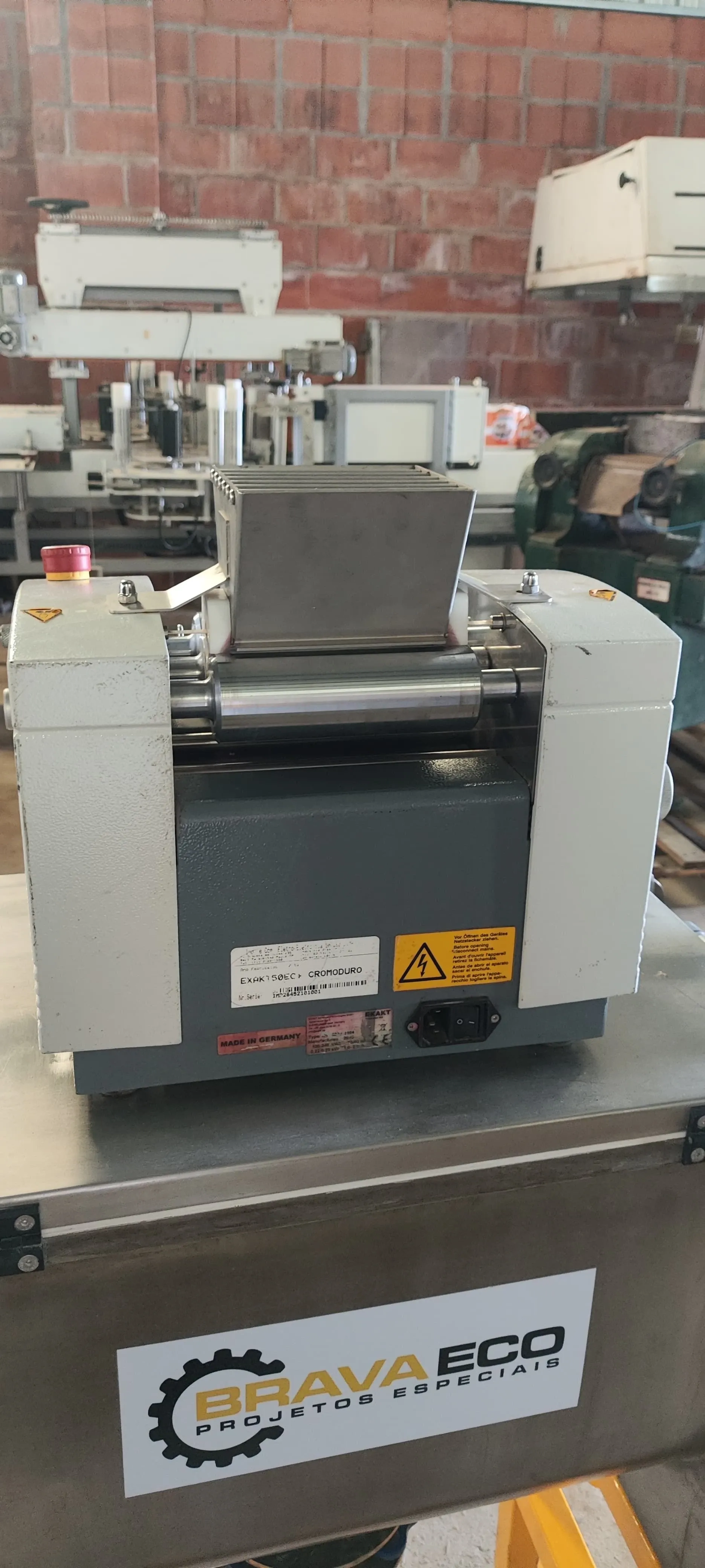 tri-cilindro-refinador-de-rolos-de-bancada-marca-exakt