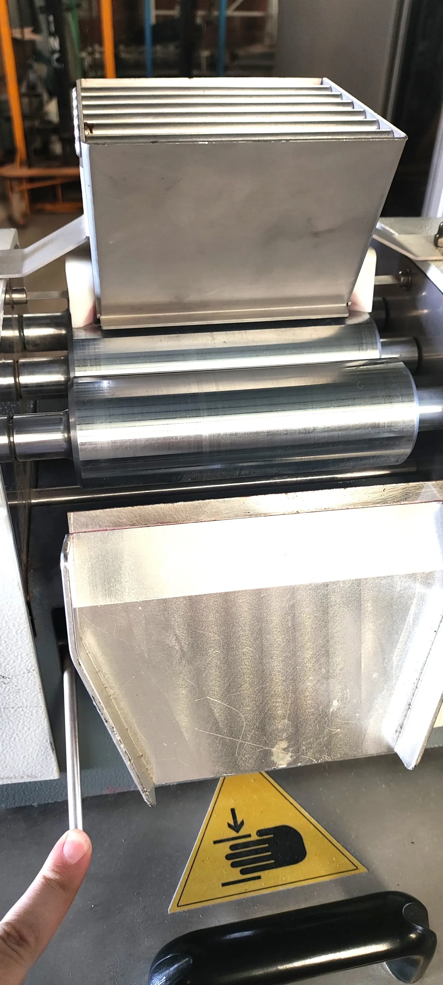 tri-cilindro-refinador-de-rolos-de-bancada-marca-exakt