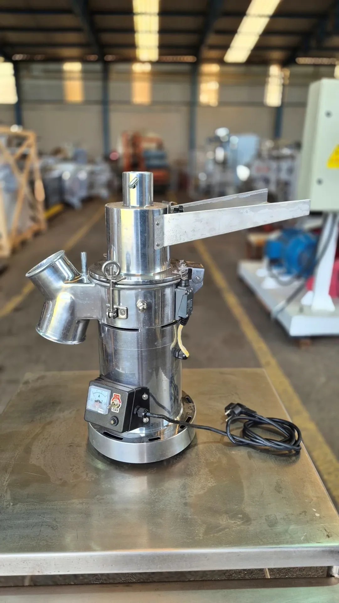 moinho-martelos-moedor-acucar-automatico-continuo-modelo-df-15-capacidade-15-kg-h