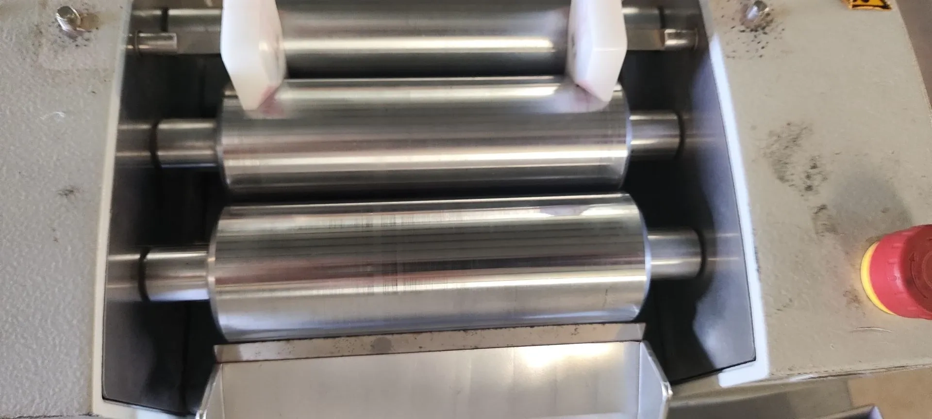 tri-cilindro-refinador-de-rolos-de-bancada-marca-exakt