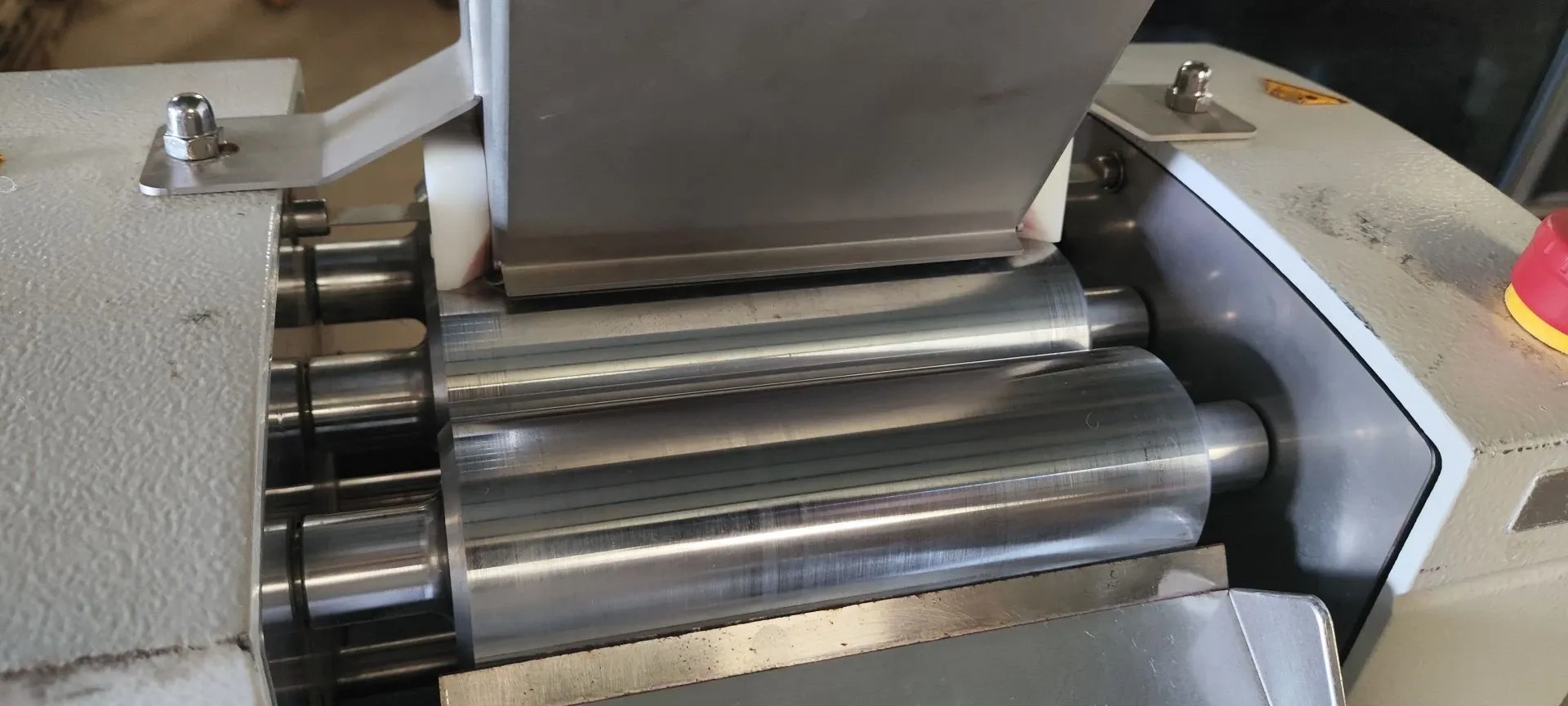 tri-cilindro-refinador-de-rolos-de-bancada-marca-exakt