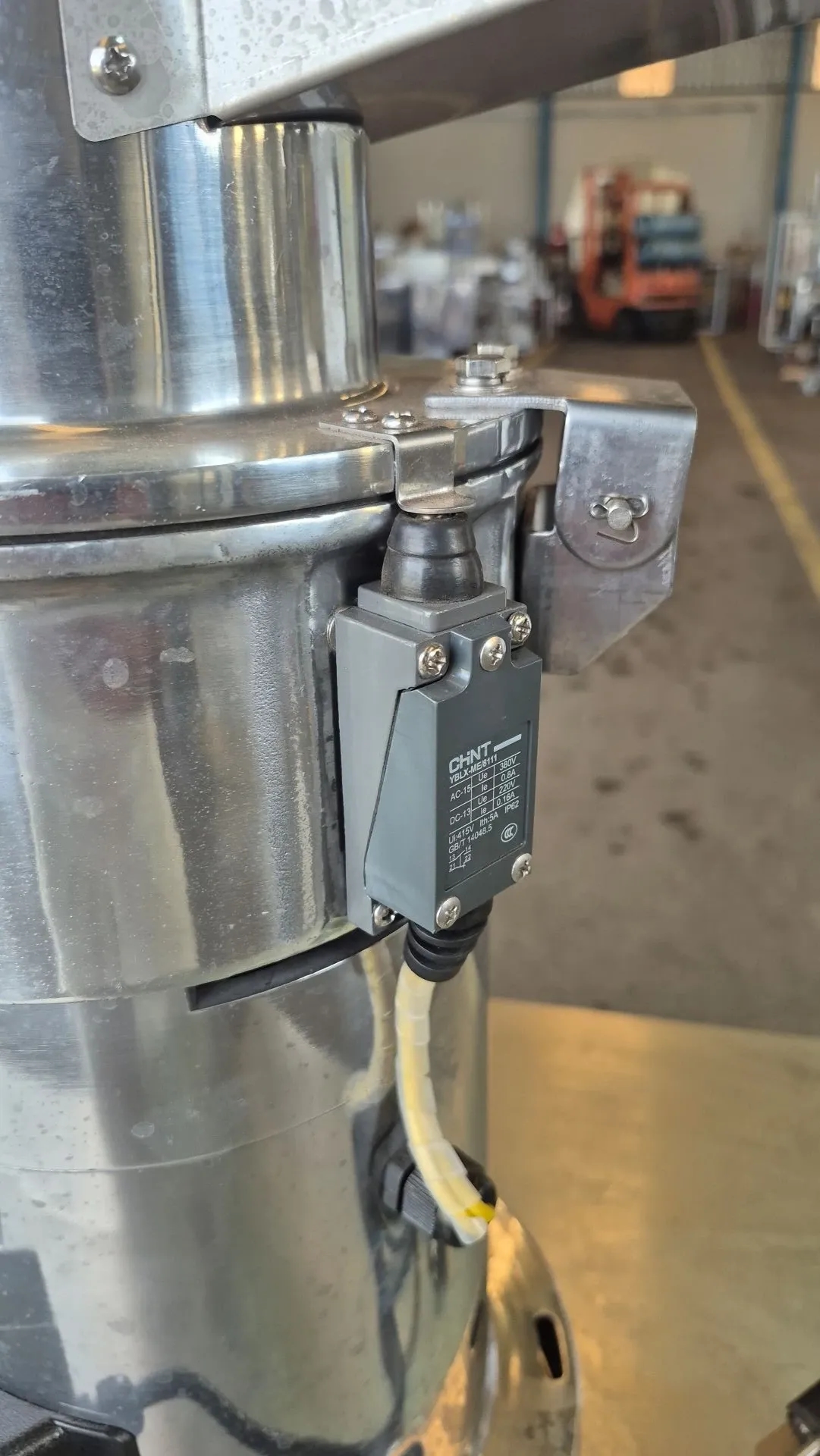 moinho-martelos-moedor-acucar-automatico-continuo-modelo-df-15-capacidade-15-kg-h