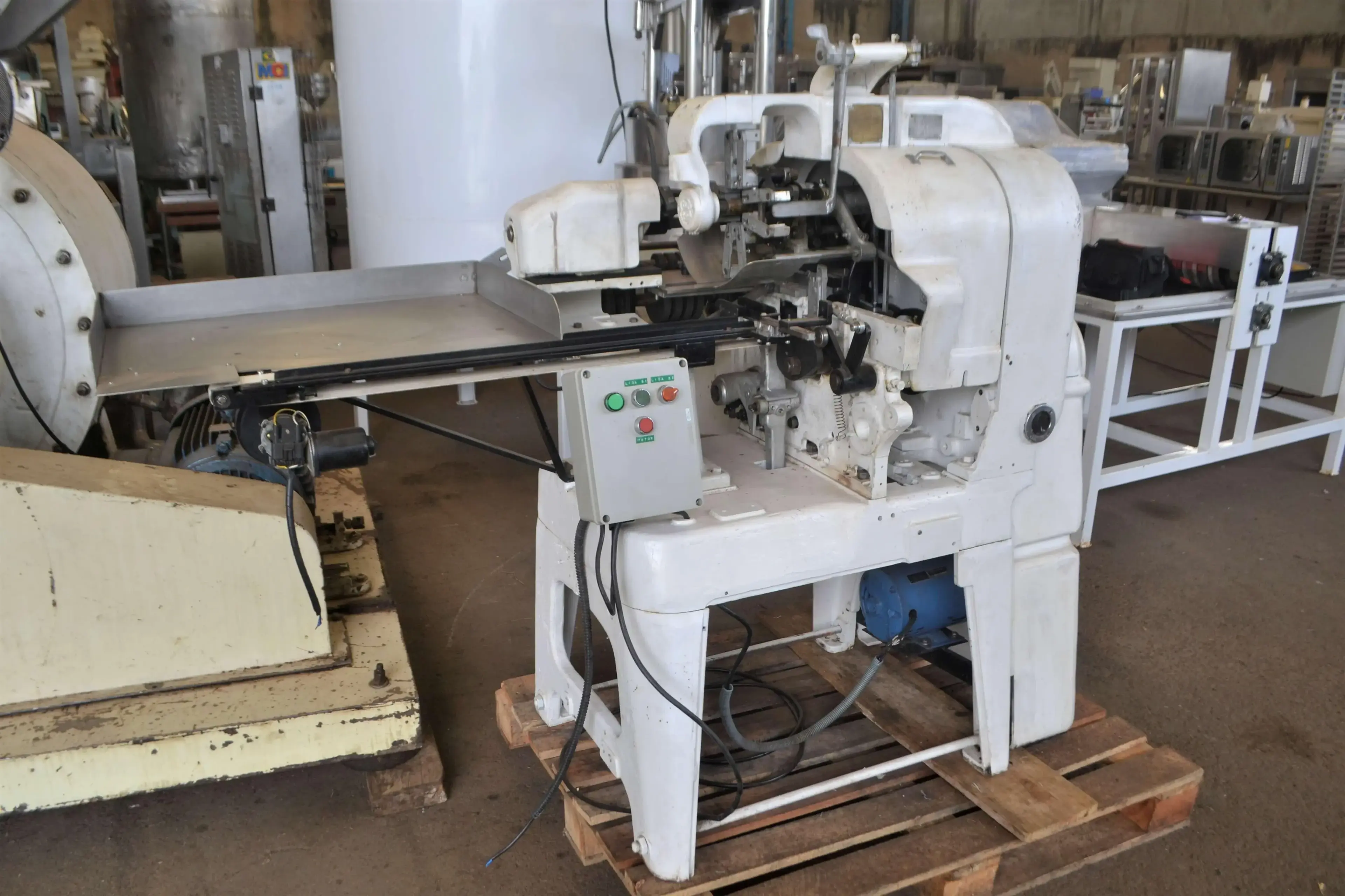 embaladora-automatica-de-dupla-torcao-marca-forgrove