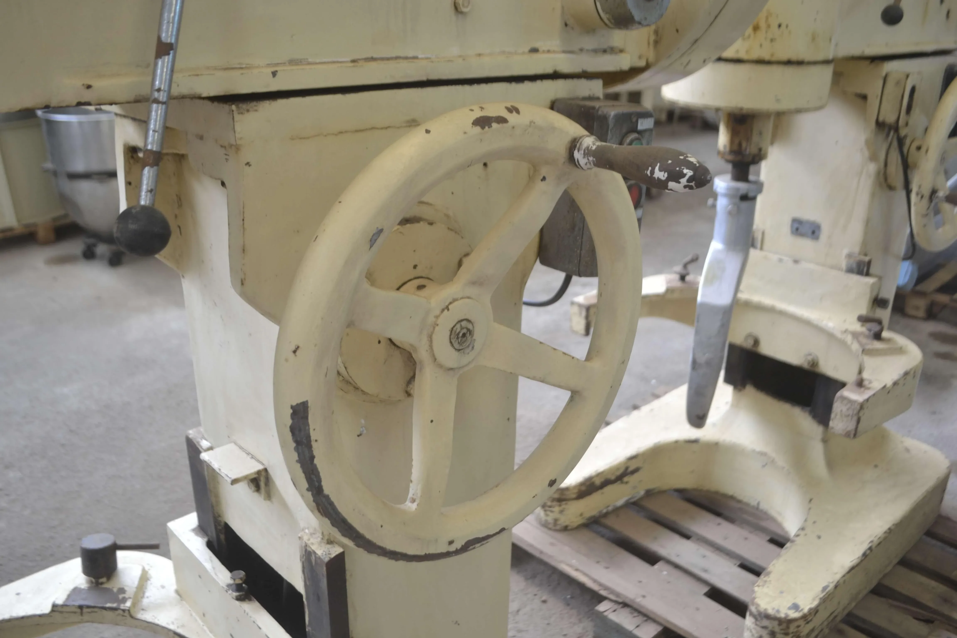 batedeira-capacidade-100-litros-marca-amadio