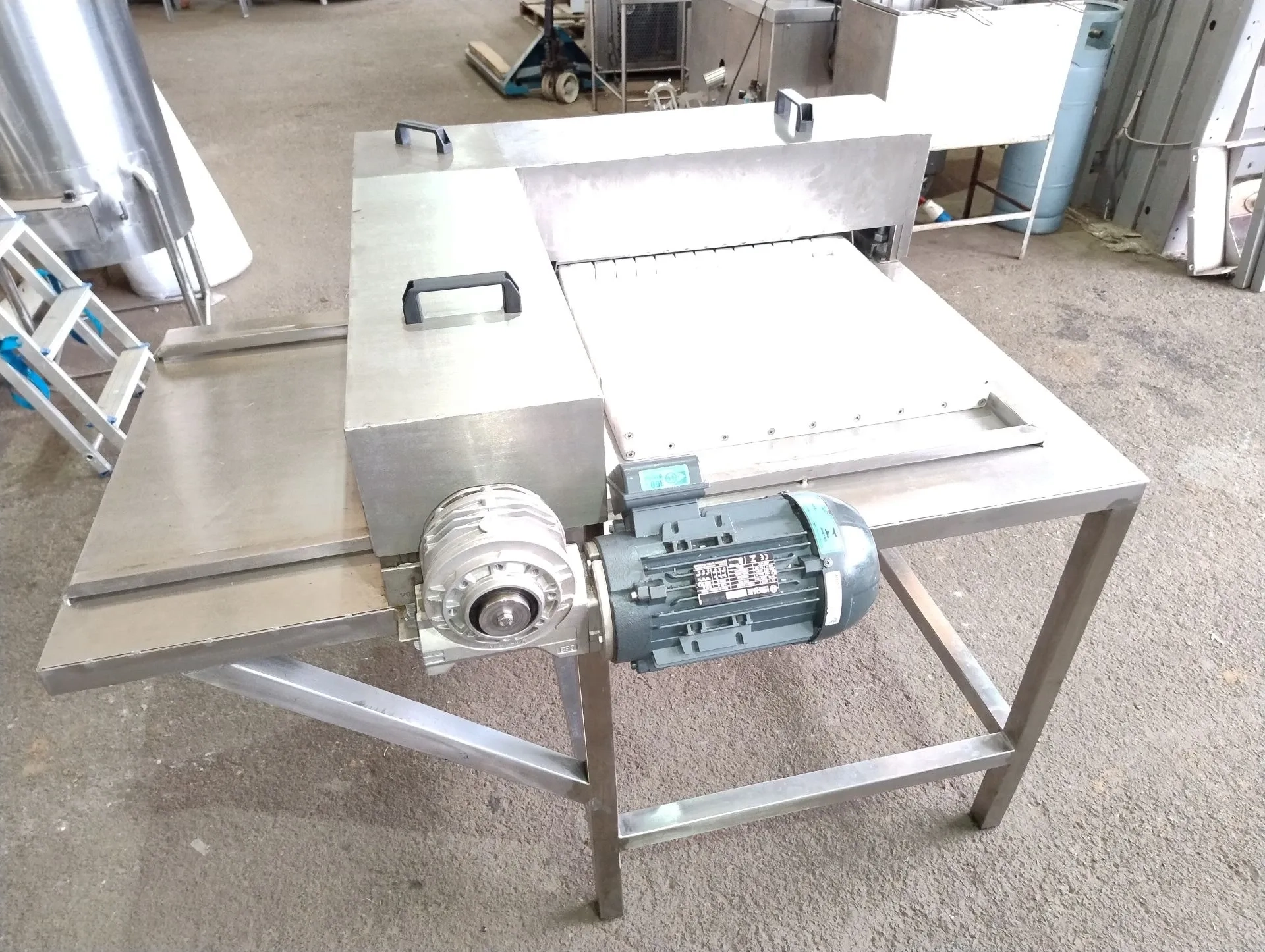 mesa-de-corte-de-doces-semiautomatica