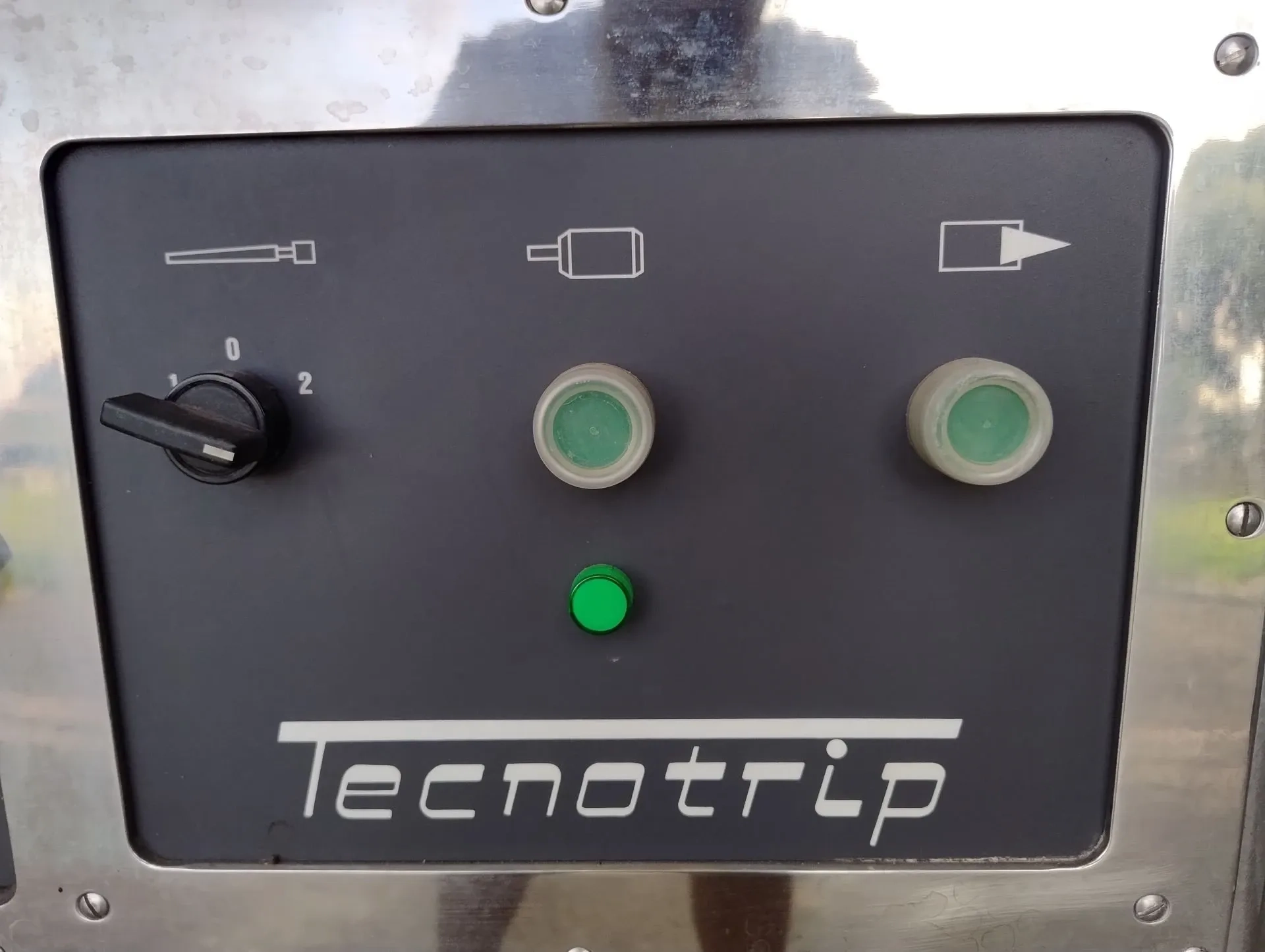 embutideira-continua-a-vacuo-marca-tecnotrip