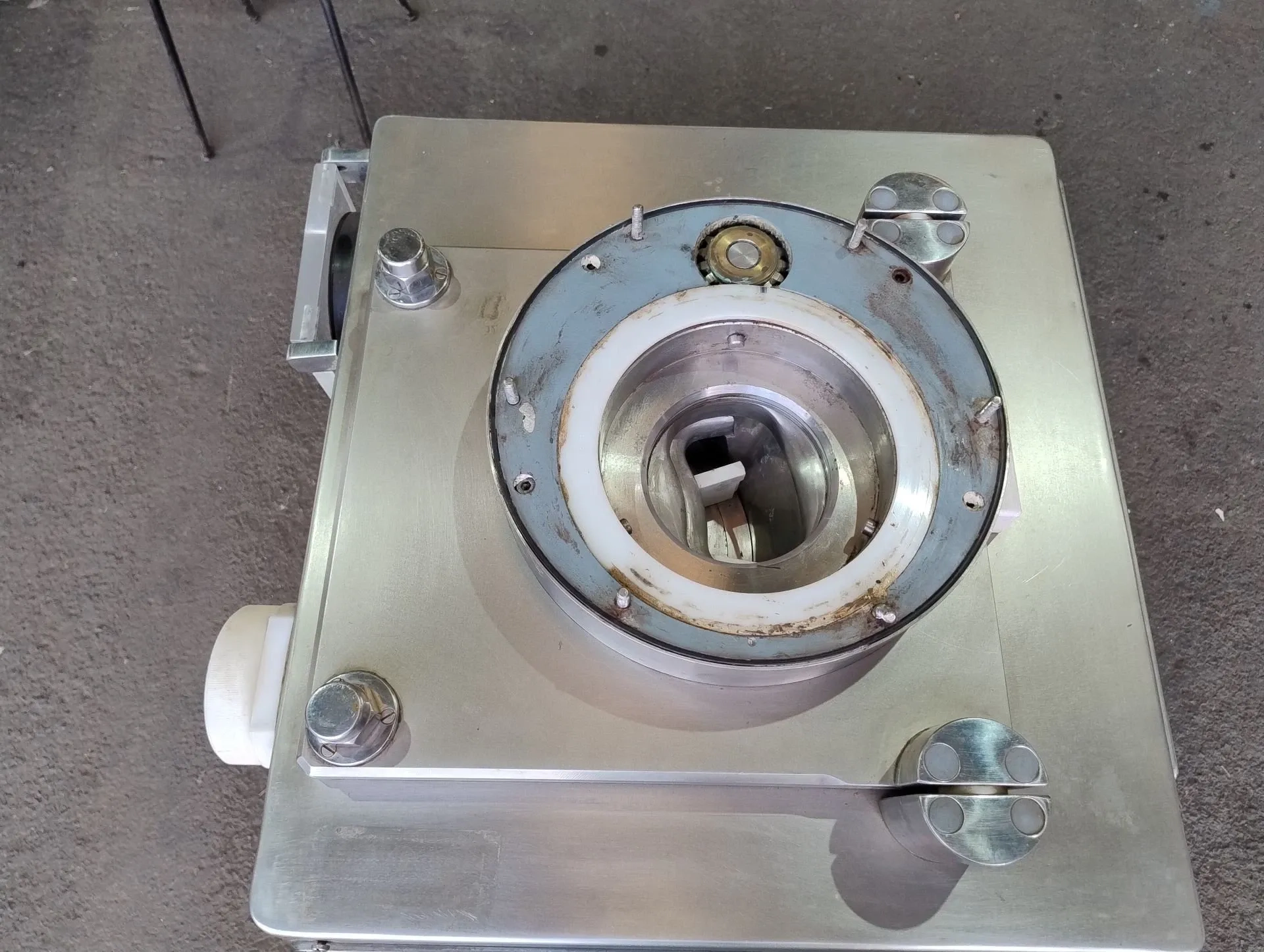 embutideira-continua-a-vacuo-marca-tecnotrip