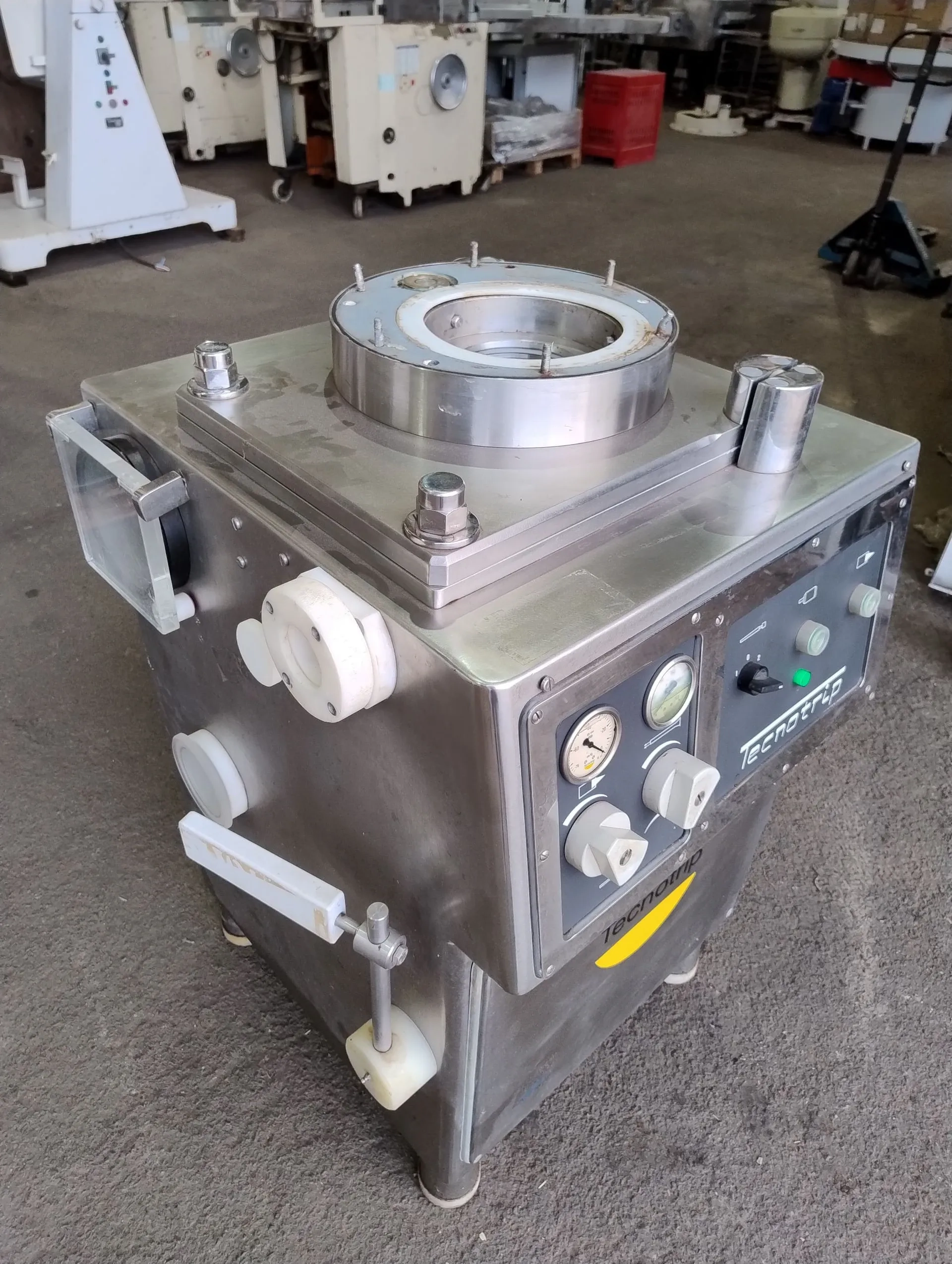 embutideira-continua-a-vacuo-marca-tecnotrip