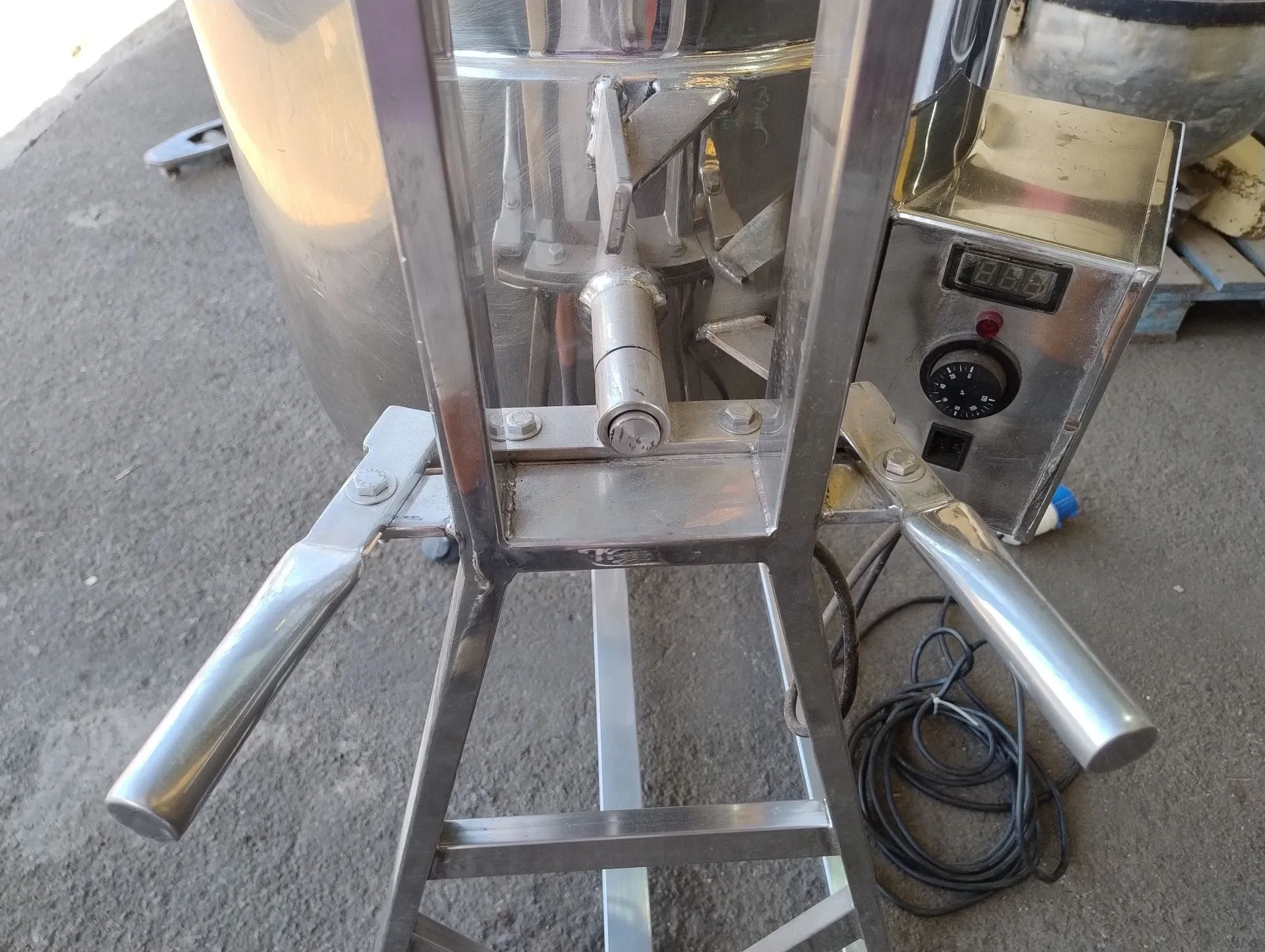 tacho-cozinhador-encamisado-em-aco-inox-capacidade-50-litros