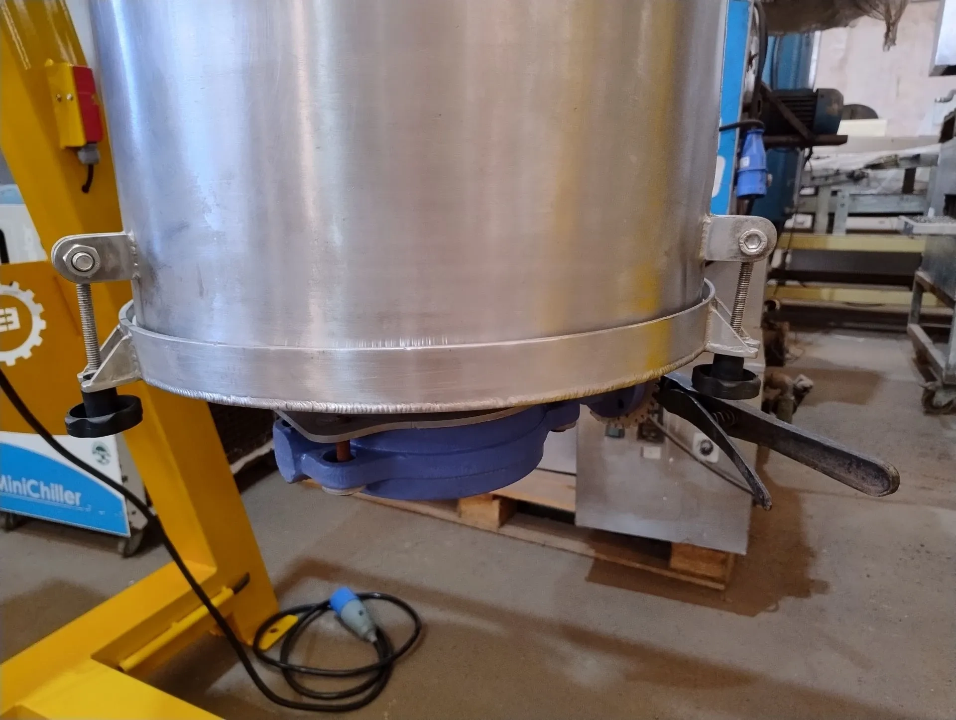 misturador-em-y-capacidade-200-litros-marca-bravaeco