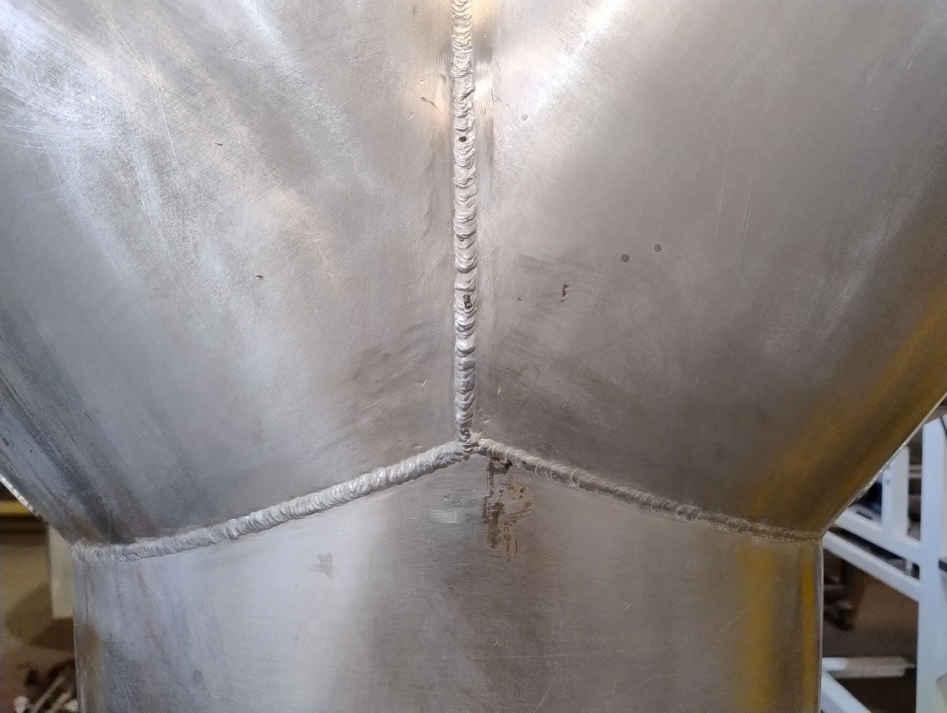 misturador-em-y-capacidade-200-litros-marca-bravaeco