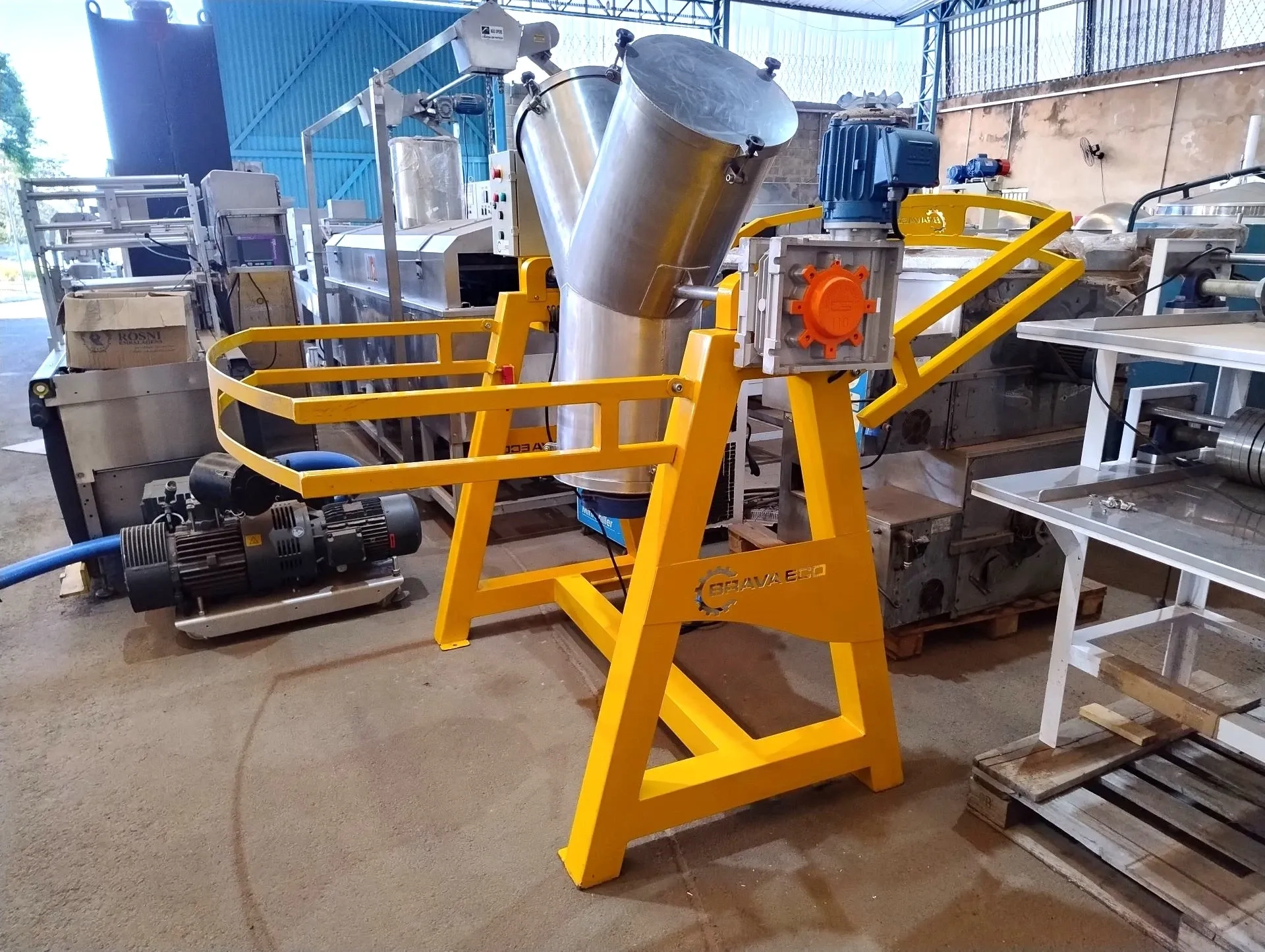 misturador-em-y-capacidade-200-litros-marca-bravaeco