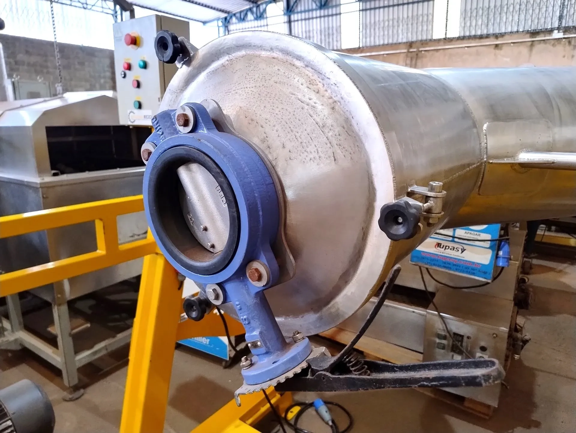 misturador-em-y-capacidade-200-litros-marca-bravaeco