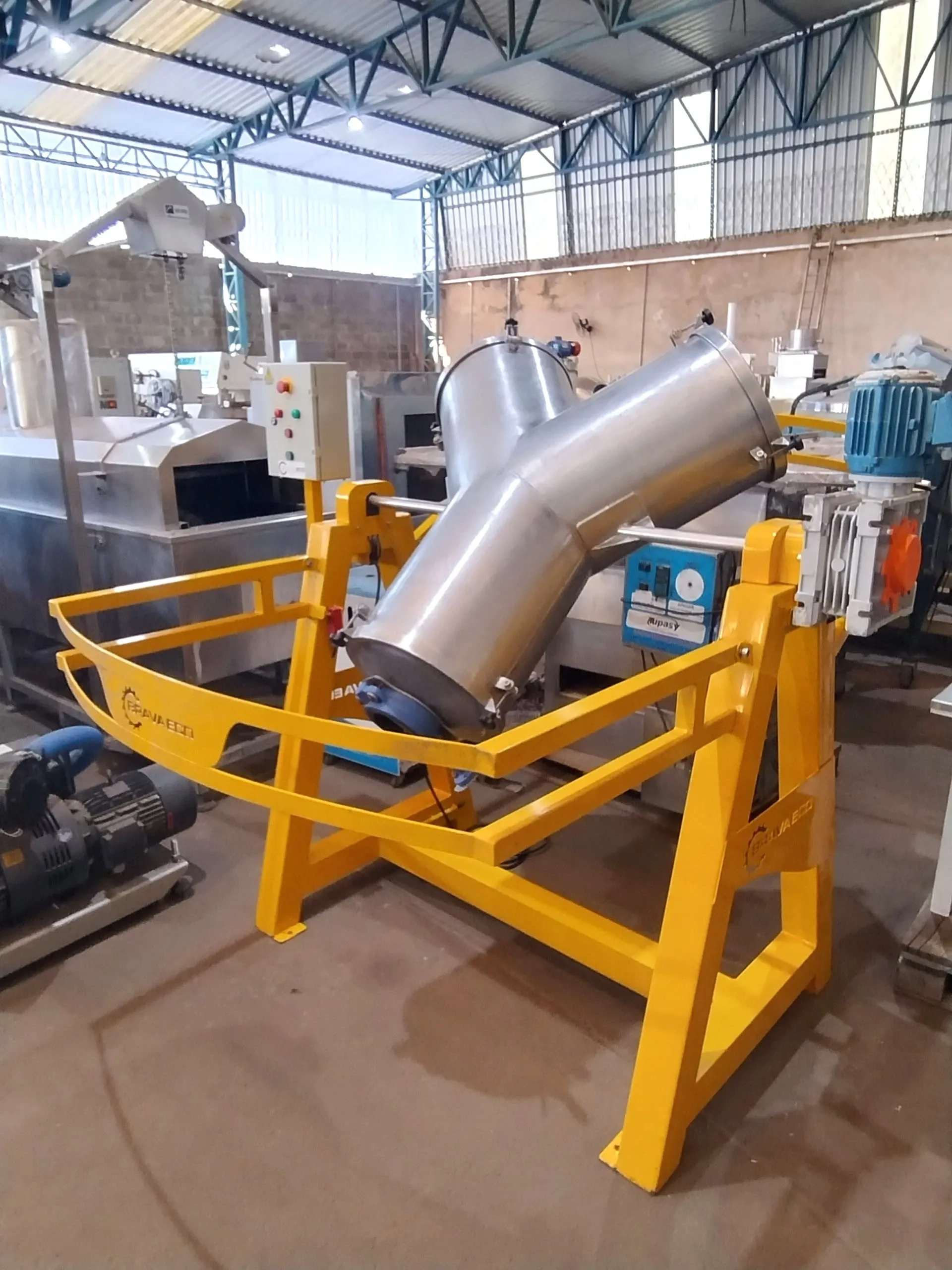 misturador-em-y-capacidade-200-litros-marca-bravaeco