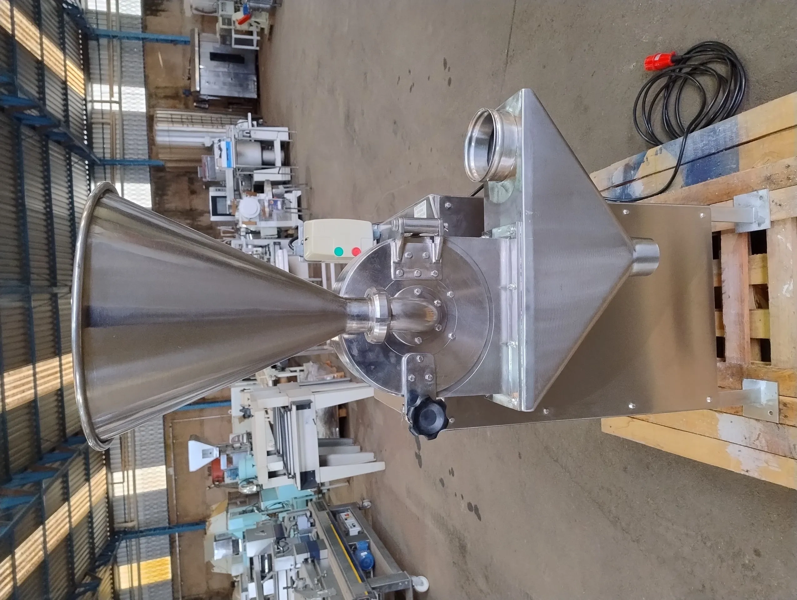 moinho-univer-inox-capacid-100-a-200-kg-h