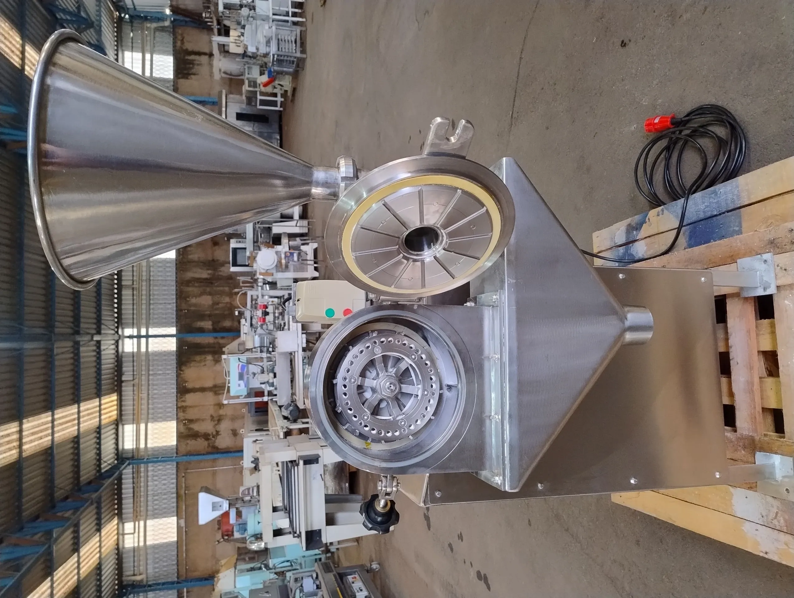 moinho-univer-inox-capacid-100-a-200-kg-h