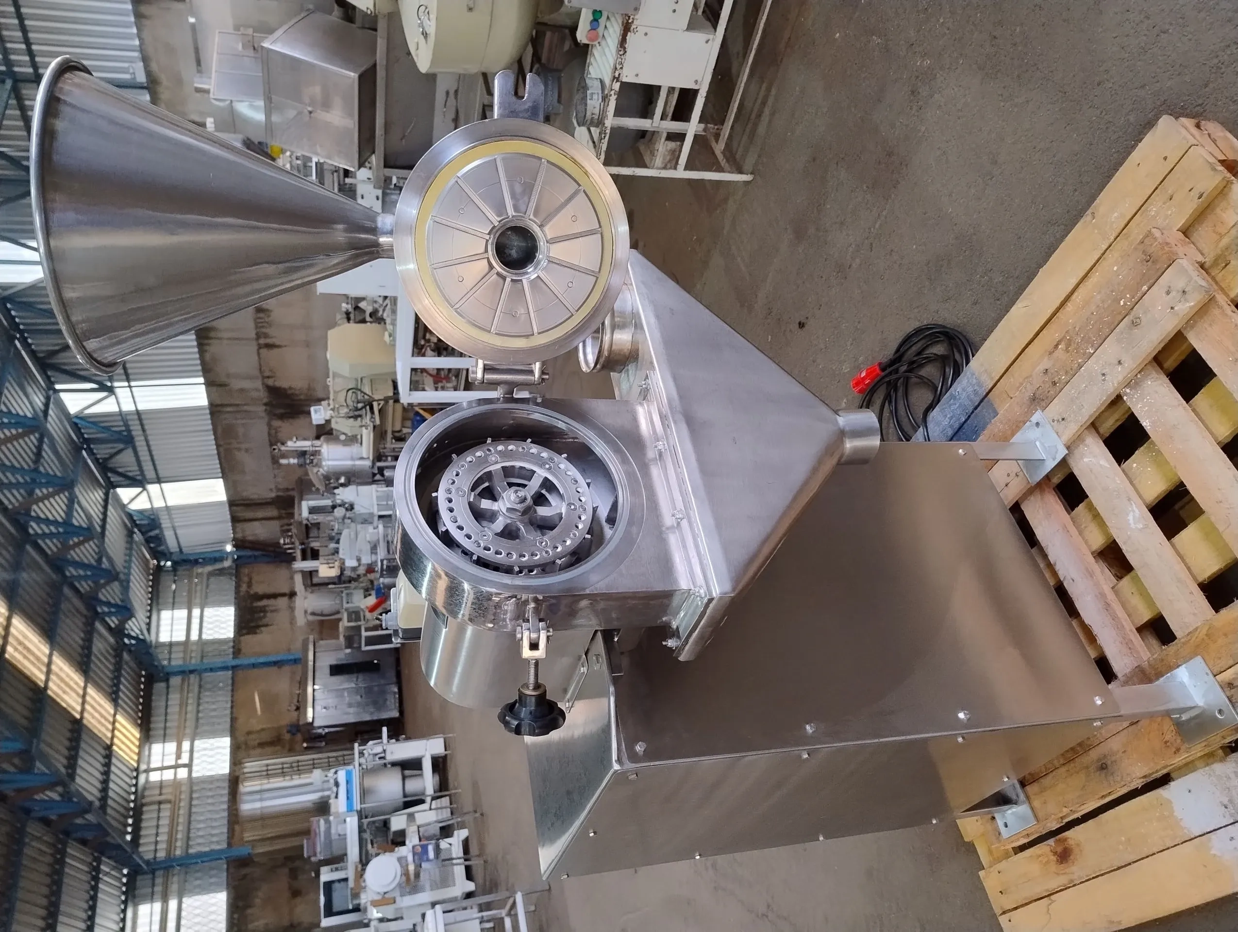 moinho-univer-inox-capacid-100-a-200-kg-h