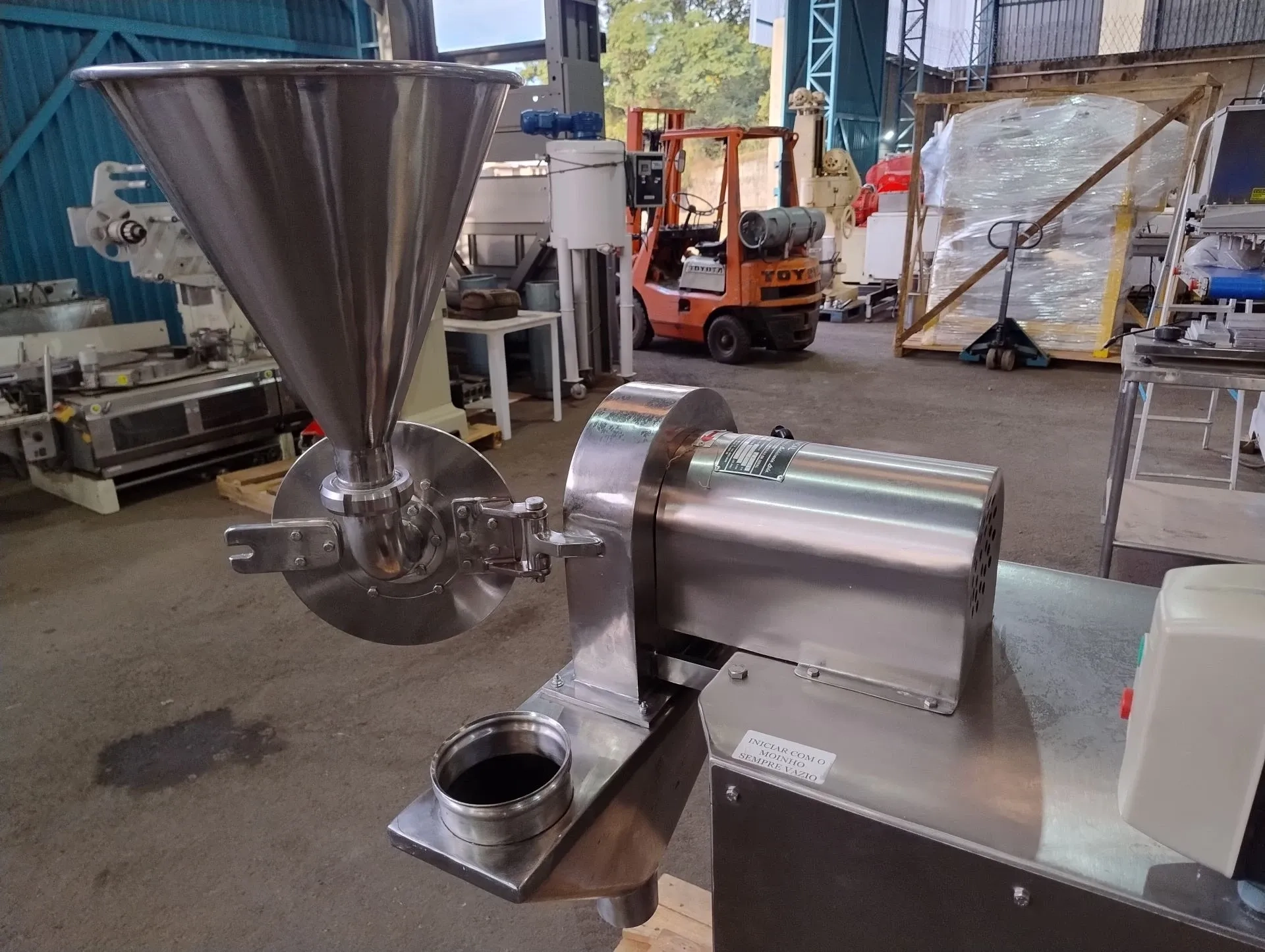 moinho-univer-inox-capacid-100-a-200-kg-h