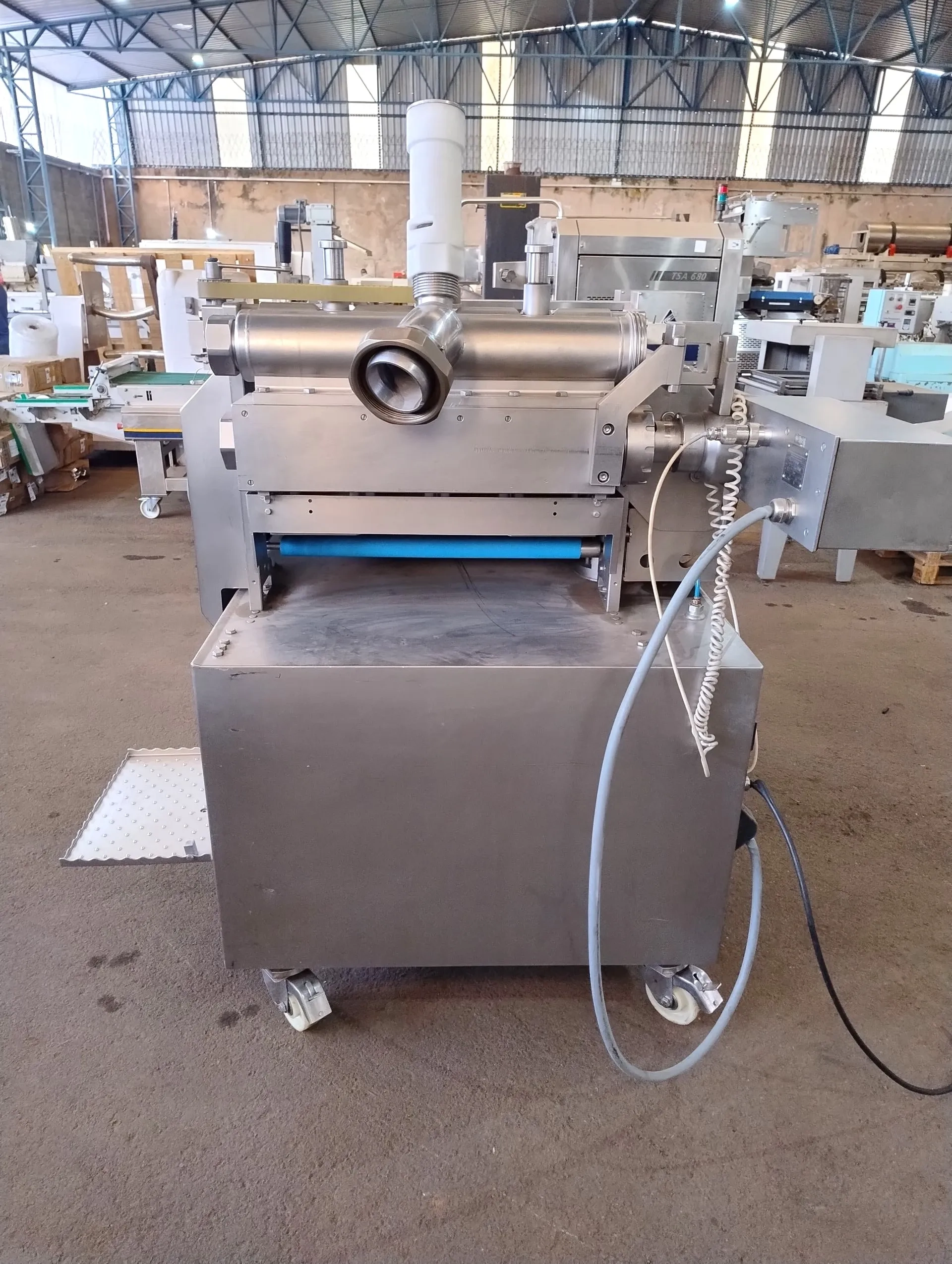 formador-sistema-de-formcao-de-hamburguer-almondegas-e-outros-marca-handtmann