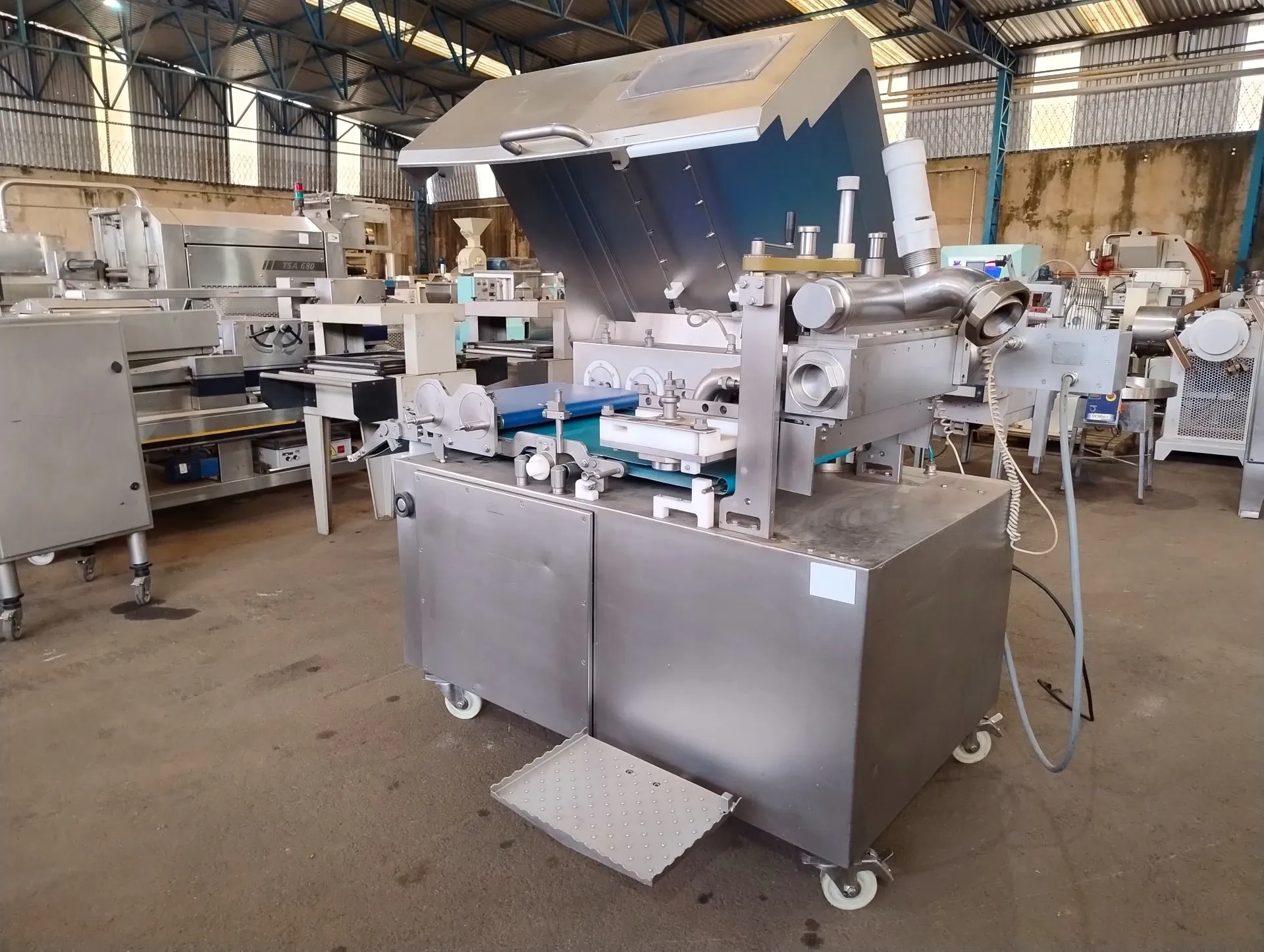 formador-sistema-de-formcao-de-hamburguer-almondegas-e-outros-marca-handtmann