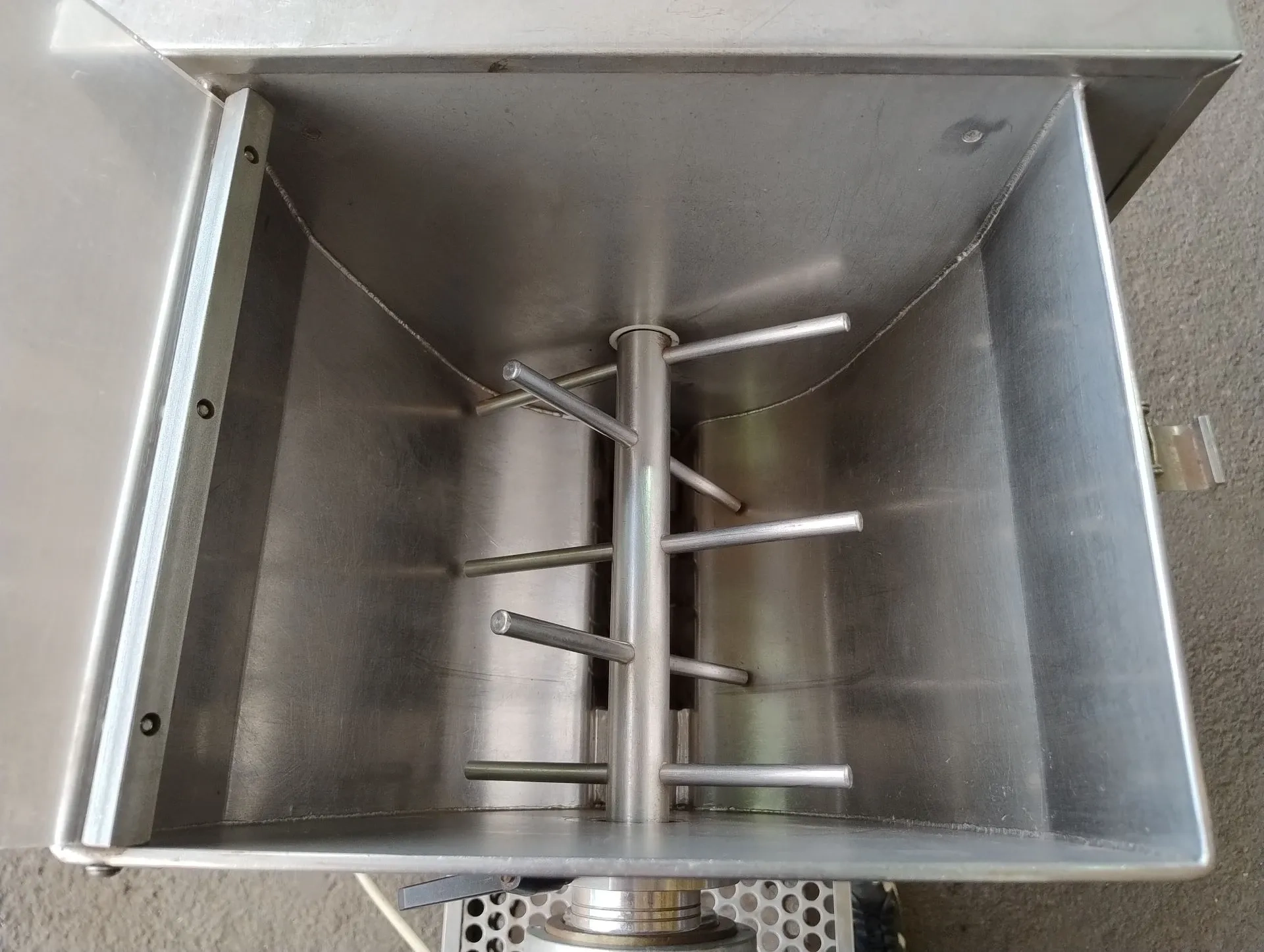 extrusora-de-massas-marca-la-monferrina-capacidade-de-ate-18-kg-h