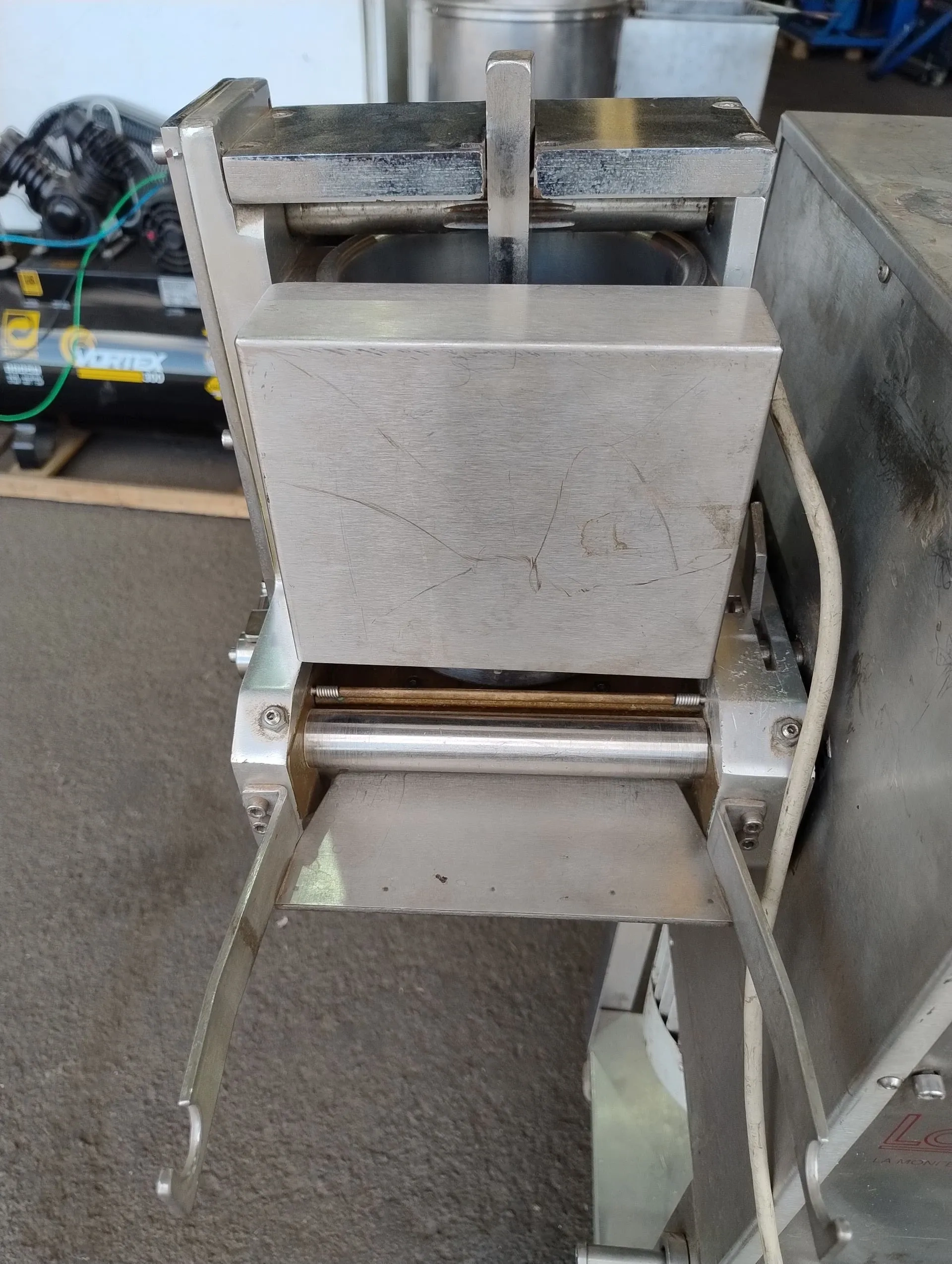 extrusora-de-massas-marca-la-monferrina-capacidade-de-ate-18-kg-h