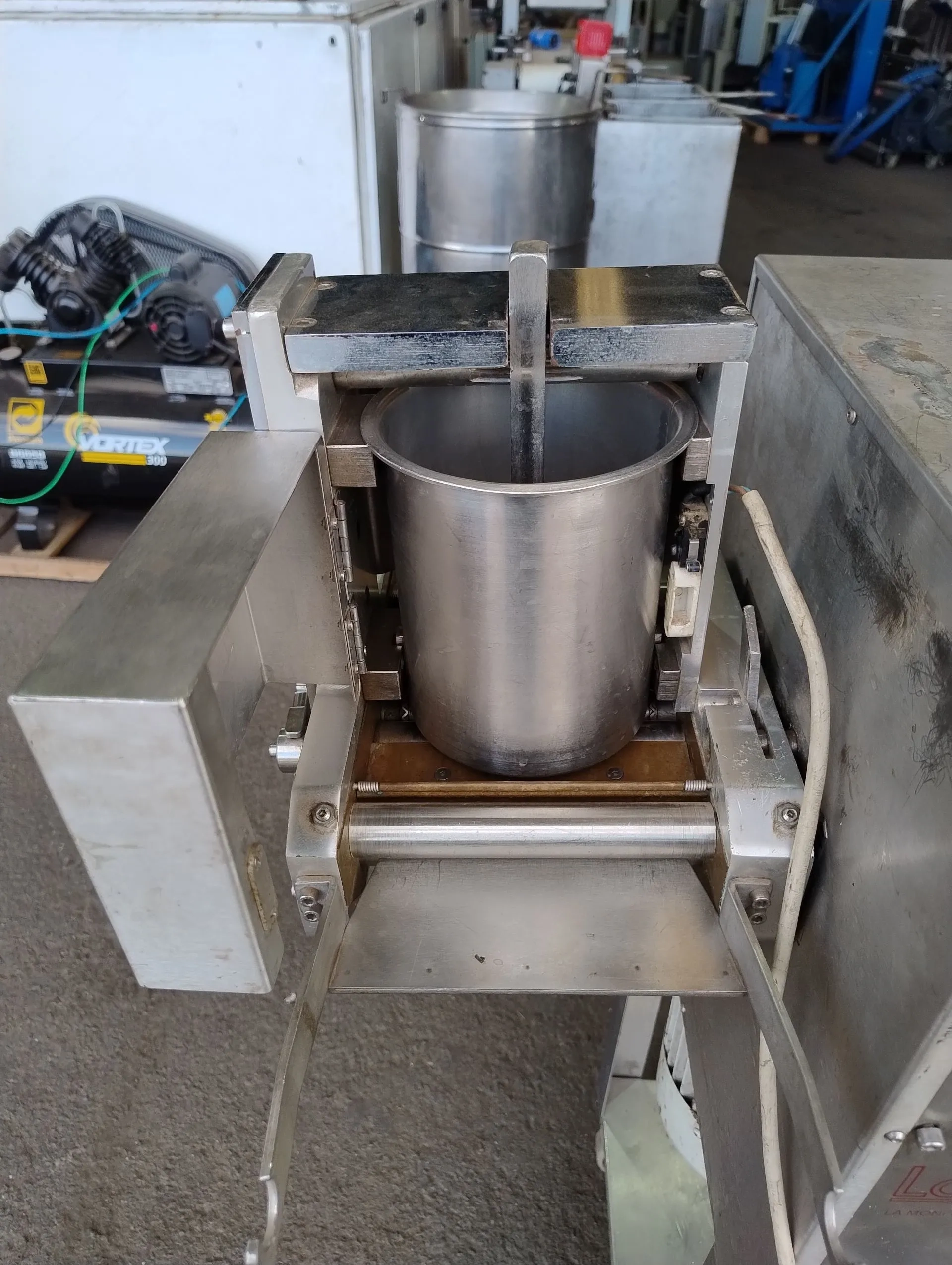 extrusora-de-massas-marca-la-monferrina-capacidade-de-ate-18-kg-h