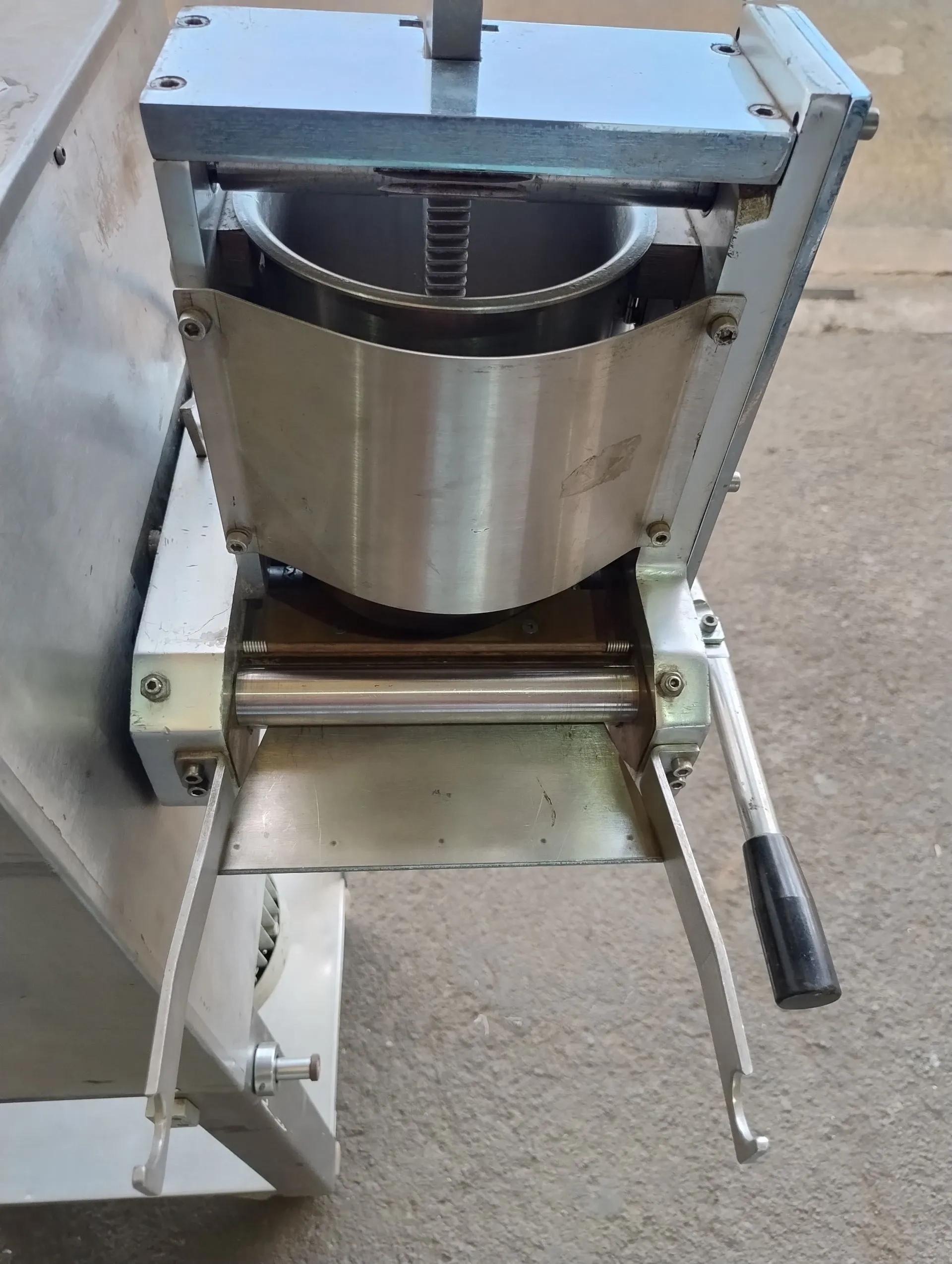 extrusora-de-massas-marca-la-monferrina-capacidade-de-ate-18-kg-h