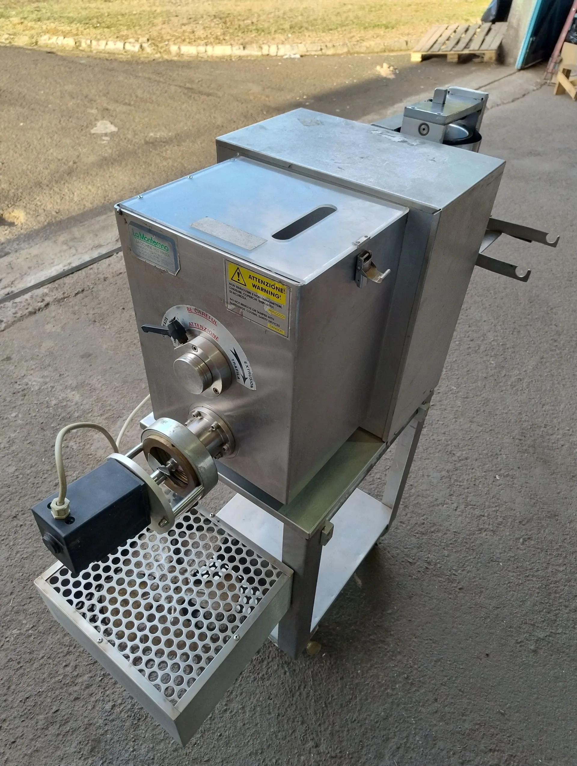 extrusora-de-massas-marca-la-monferrina-capacidade-de-ate-18-kg-h