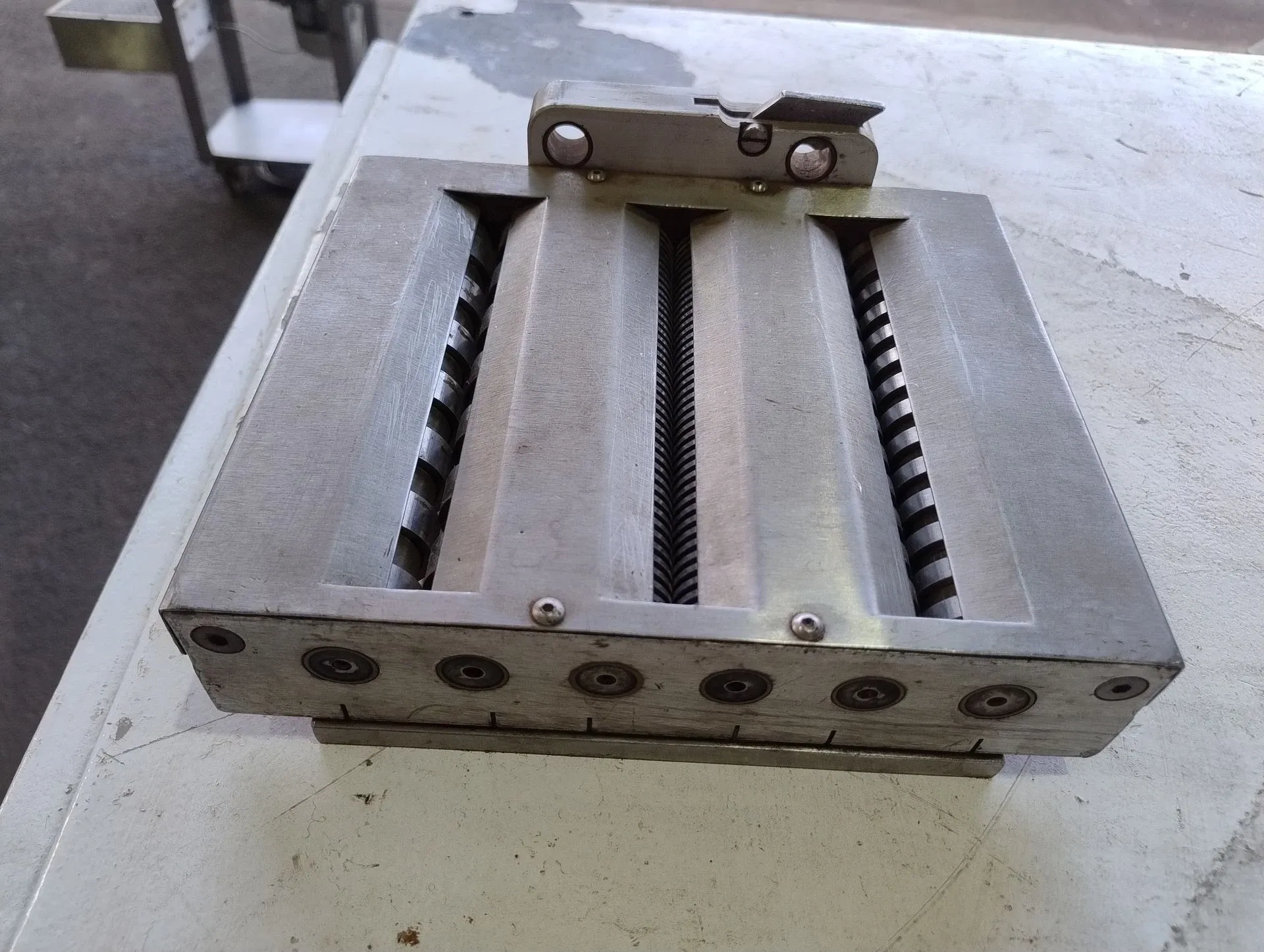 extrusora-de-massas-marca-la-monferrina-capacidade-de-ate-18-kg-h