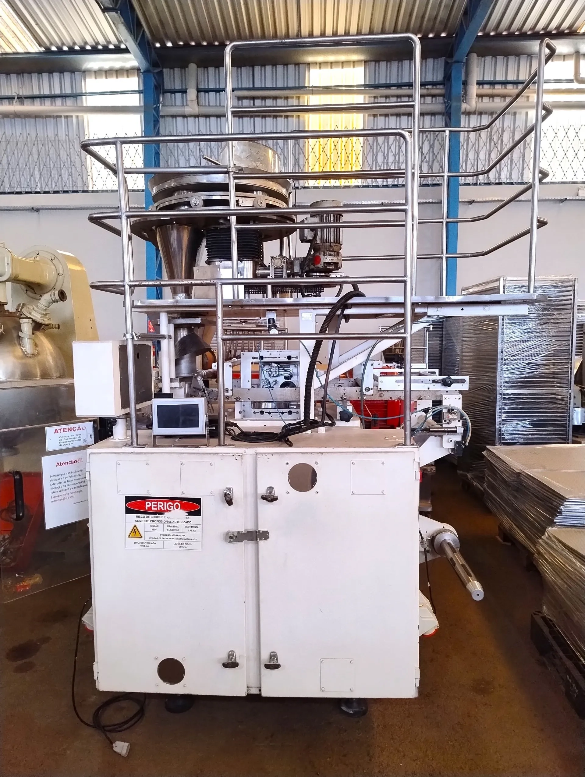 embaladora-empacotadora-volumetrica-vertical-em-aco-inox-marca-sandiacre