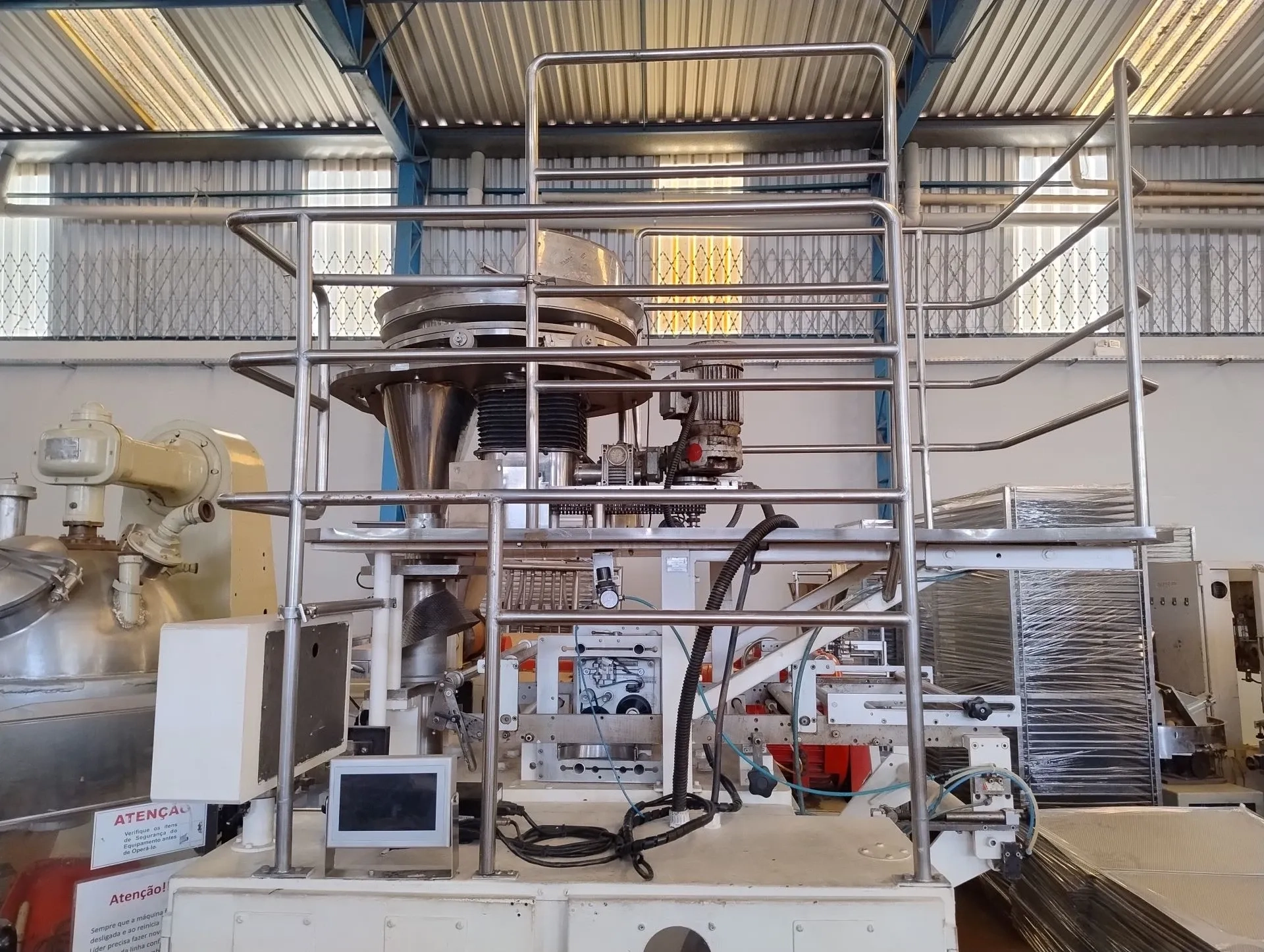 embaladora-empacotadora-volumetrica-vertical-em-aco-inox-marca-sandiacre