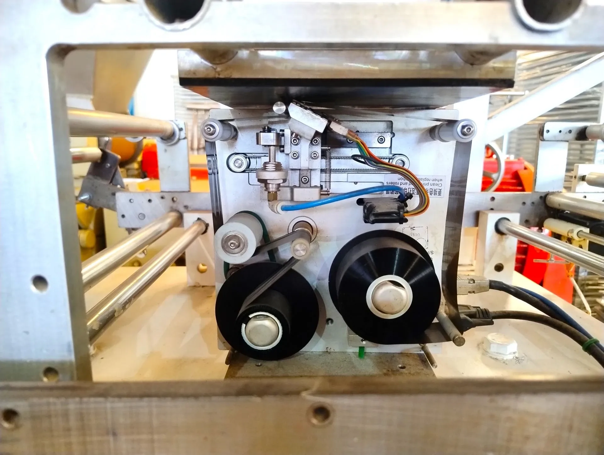 embaladora-empacotadora-volumetrica-vertical-em-aco-inox-marca-sandiacre