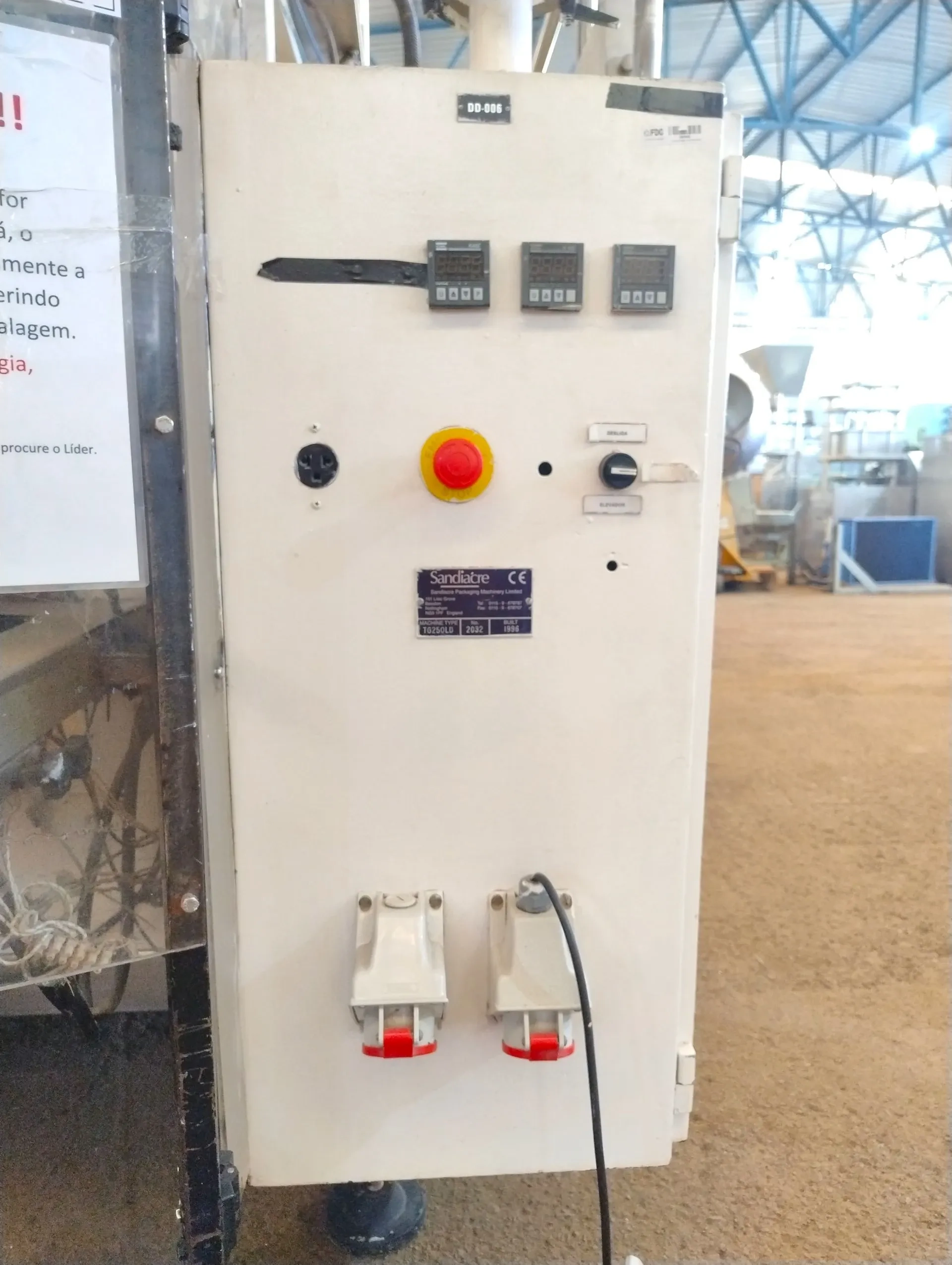 embaladora-empacotadora-volumetrica-vertical-em-aco-inox-marca-sandiacre