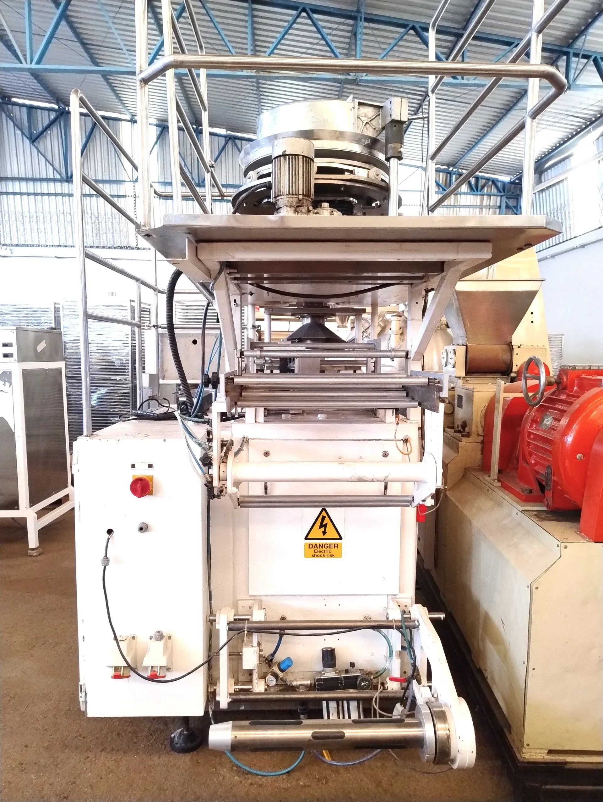 embaladora-empacotadora-volumetrica-vertical-em-aco-inox-marca-sandiacre