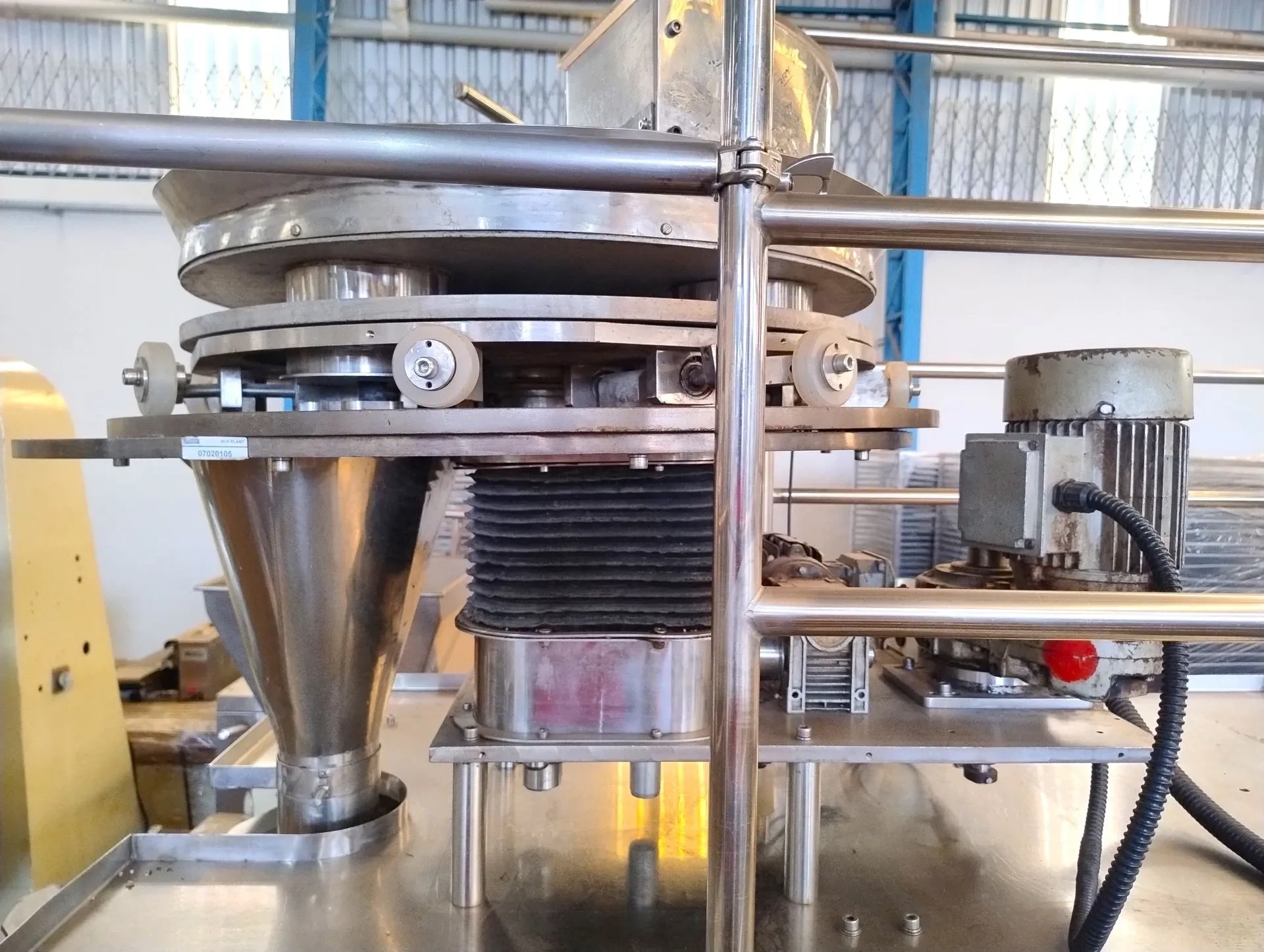 embaladora-empacotadora-volumetrica-vertical-em-aco-inox-marca-sandiacre