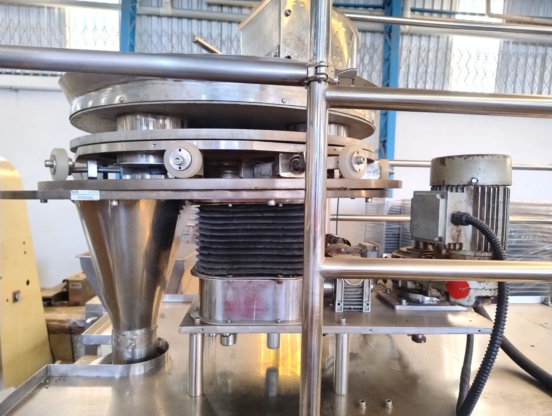 embaladora-empacotadora-volumetrica-vertical-em-aco-inox-marca-sandiacre